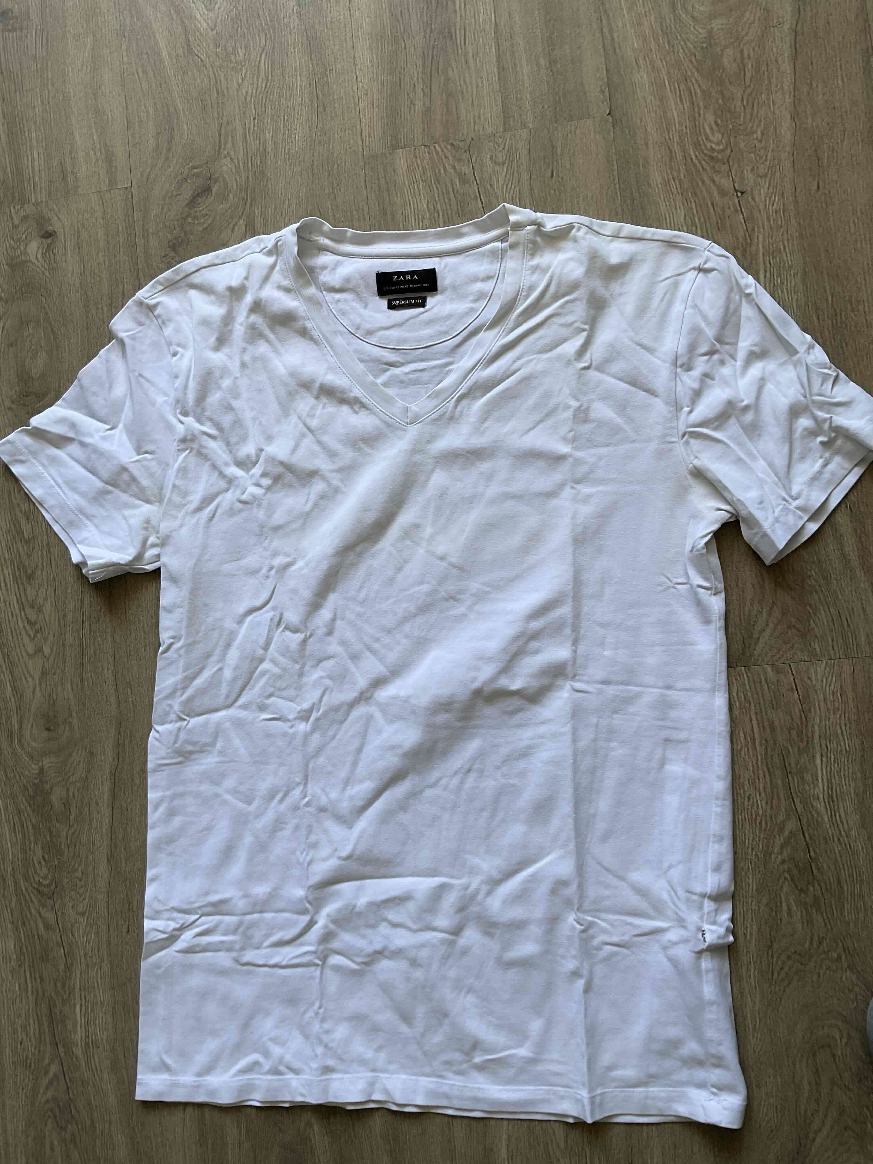 Polera blanca Zara cuello en V