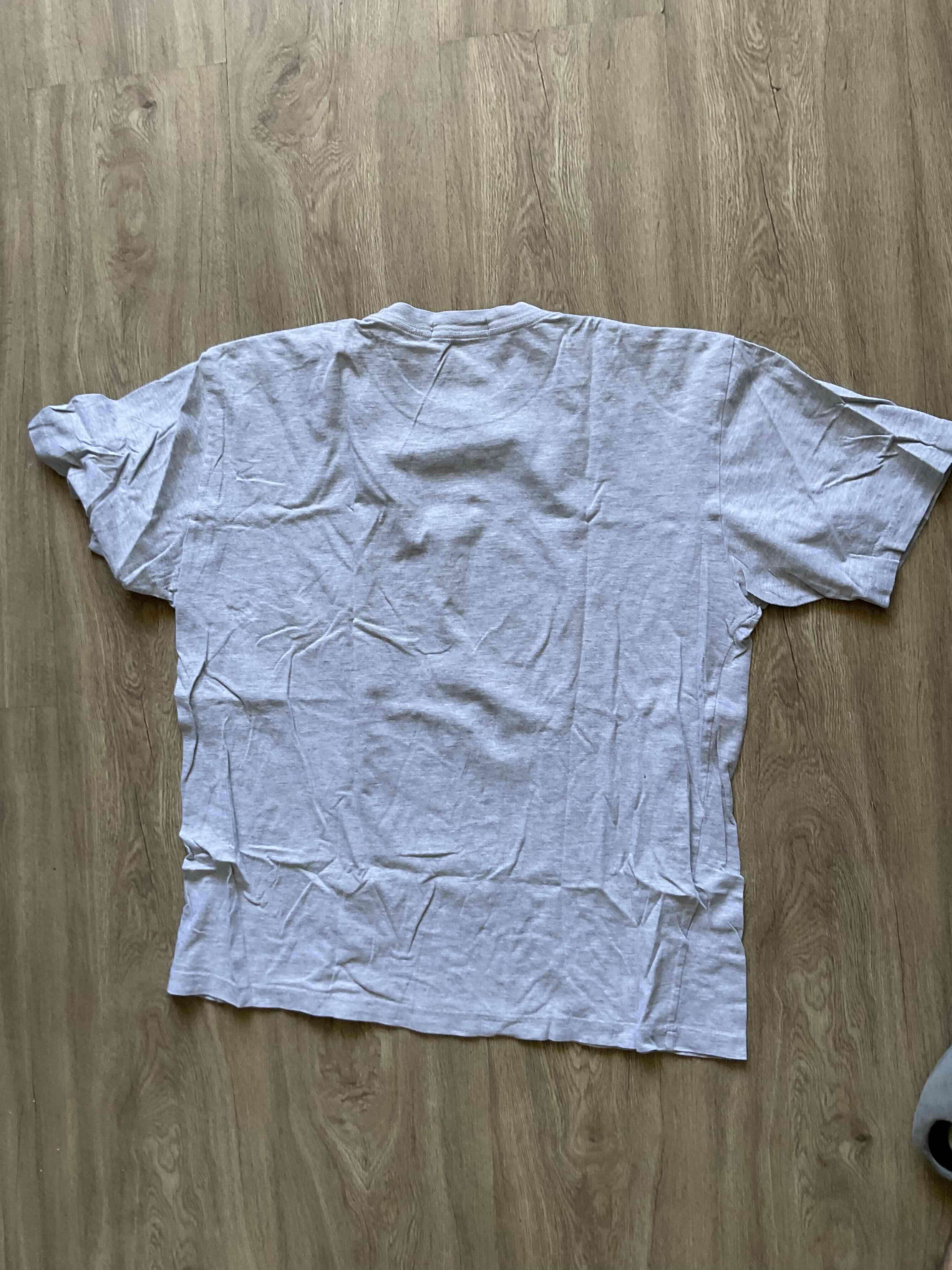 Polera gris básica. M. - miniatura 2