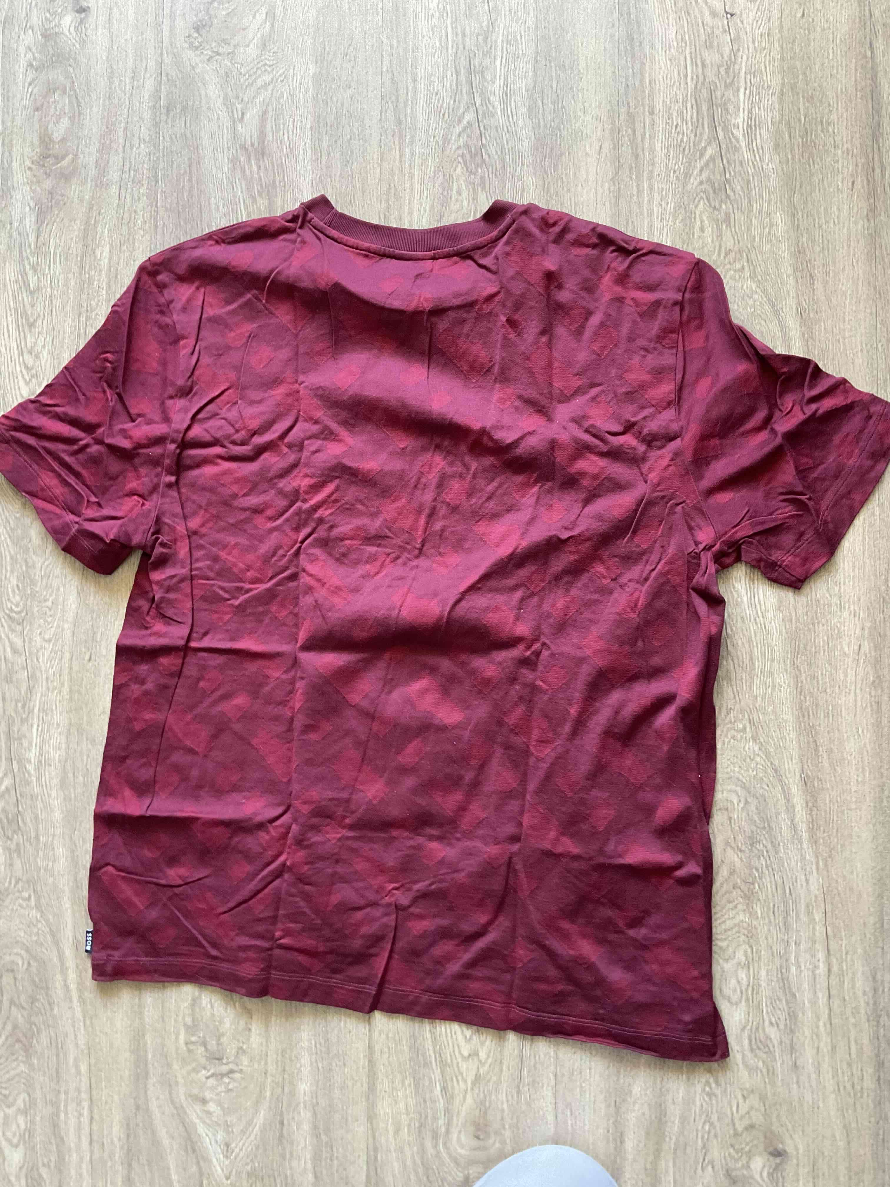 Polera Hugo Boss roja con diseño - miniatura 2