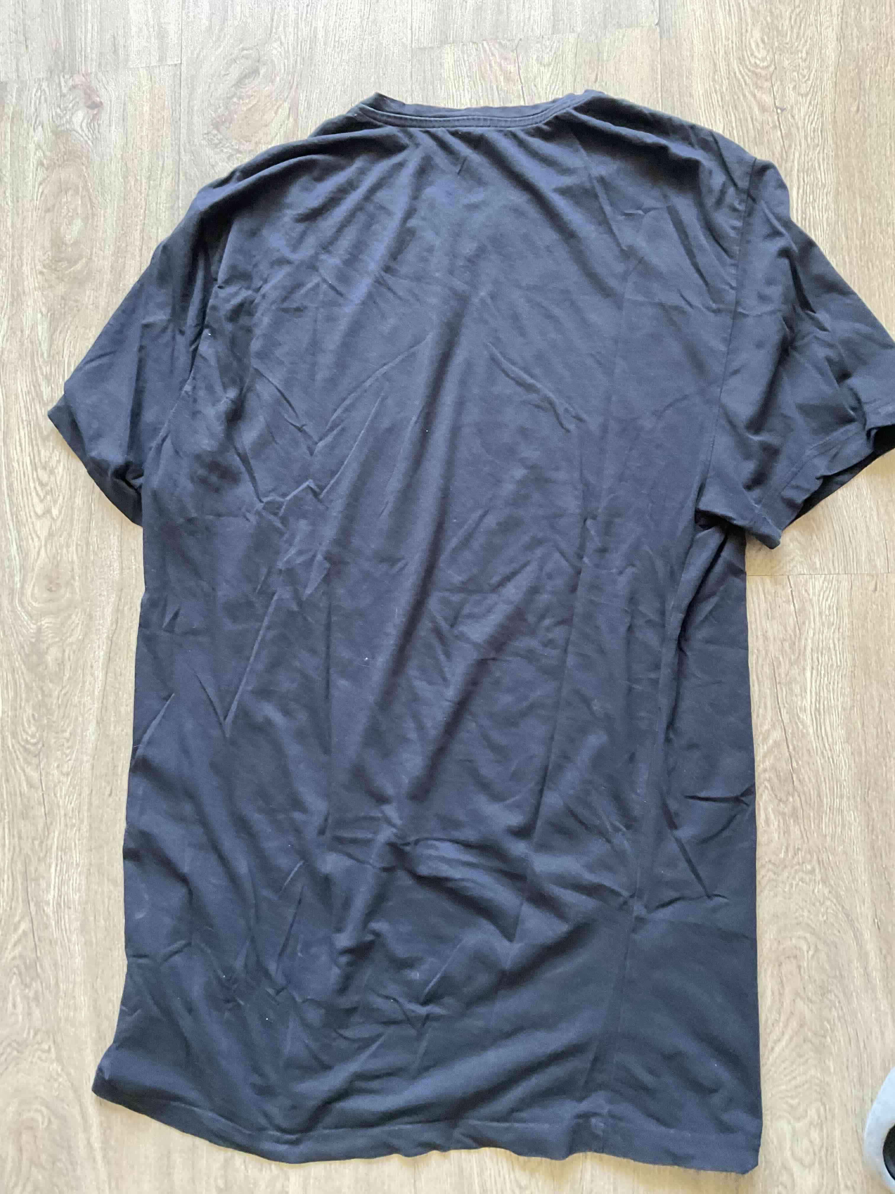 Polera negra básica - miniatura 2