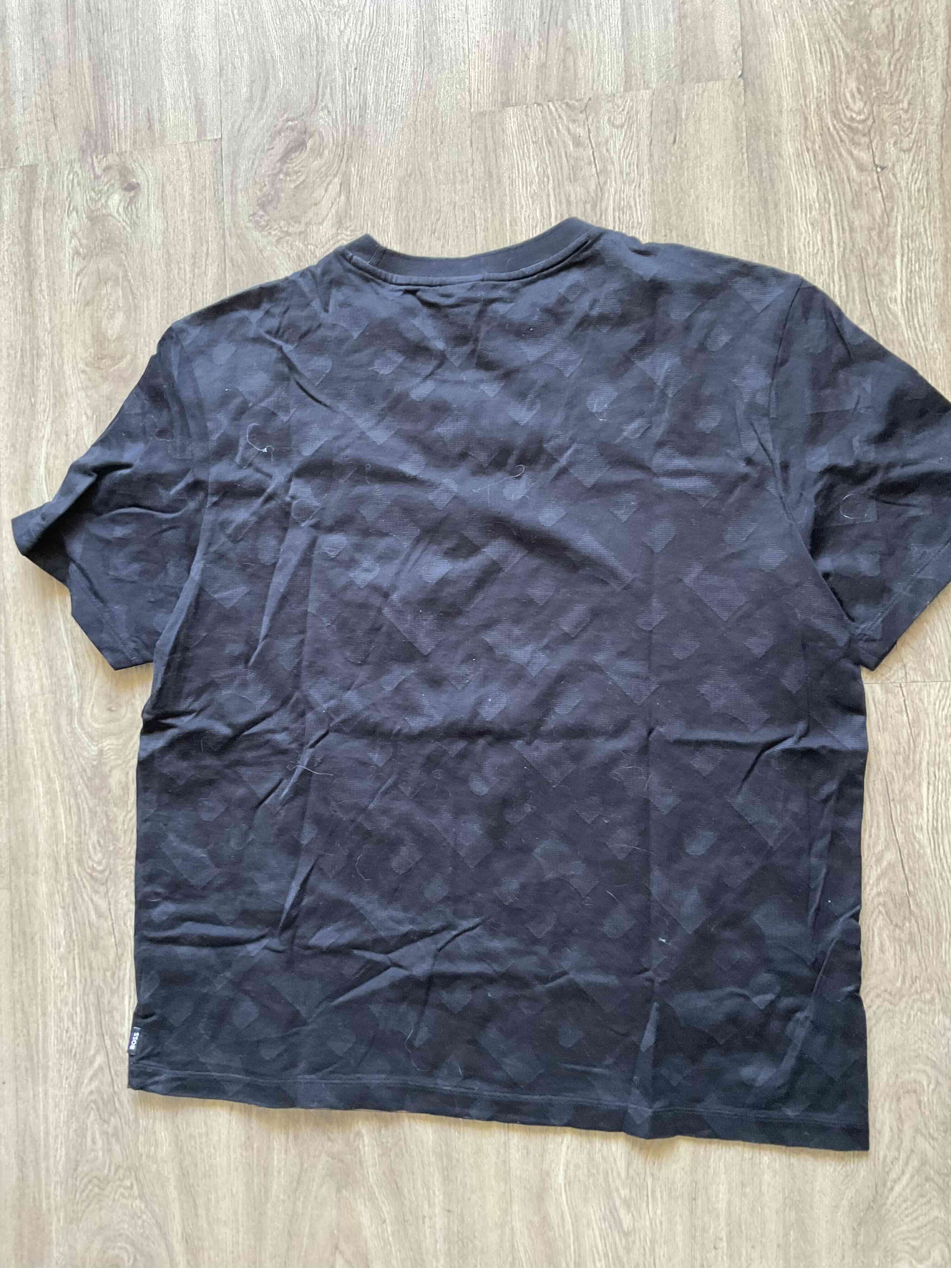 Polera Hugo Boss negra con diseño - miniatura 2