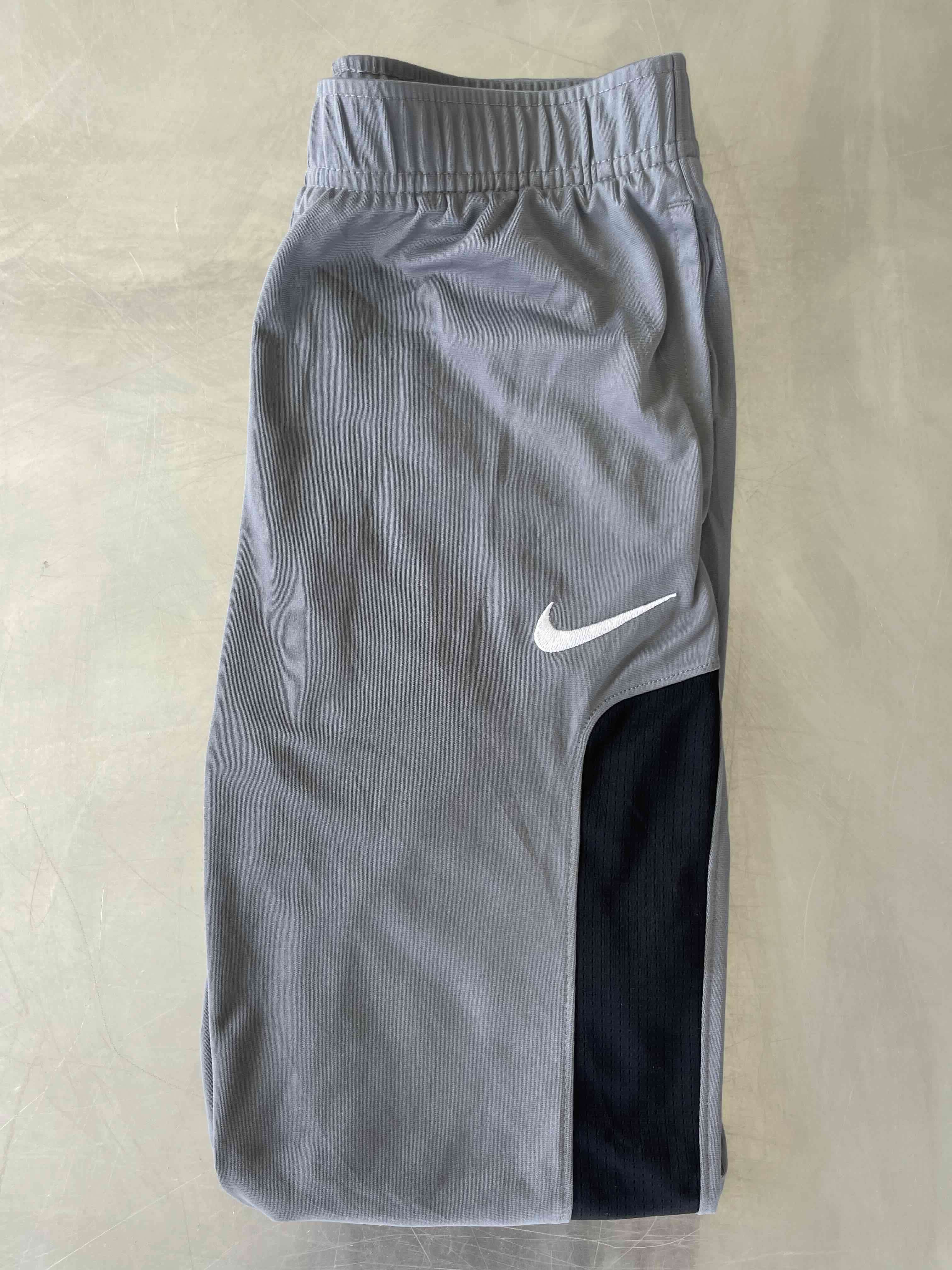 Buzo deportivo gris Nike