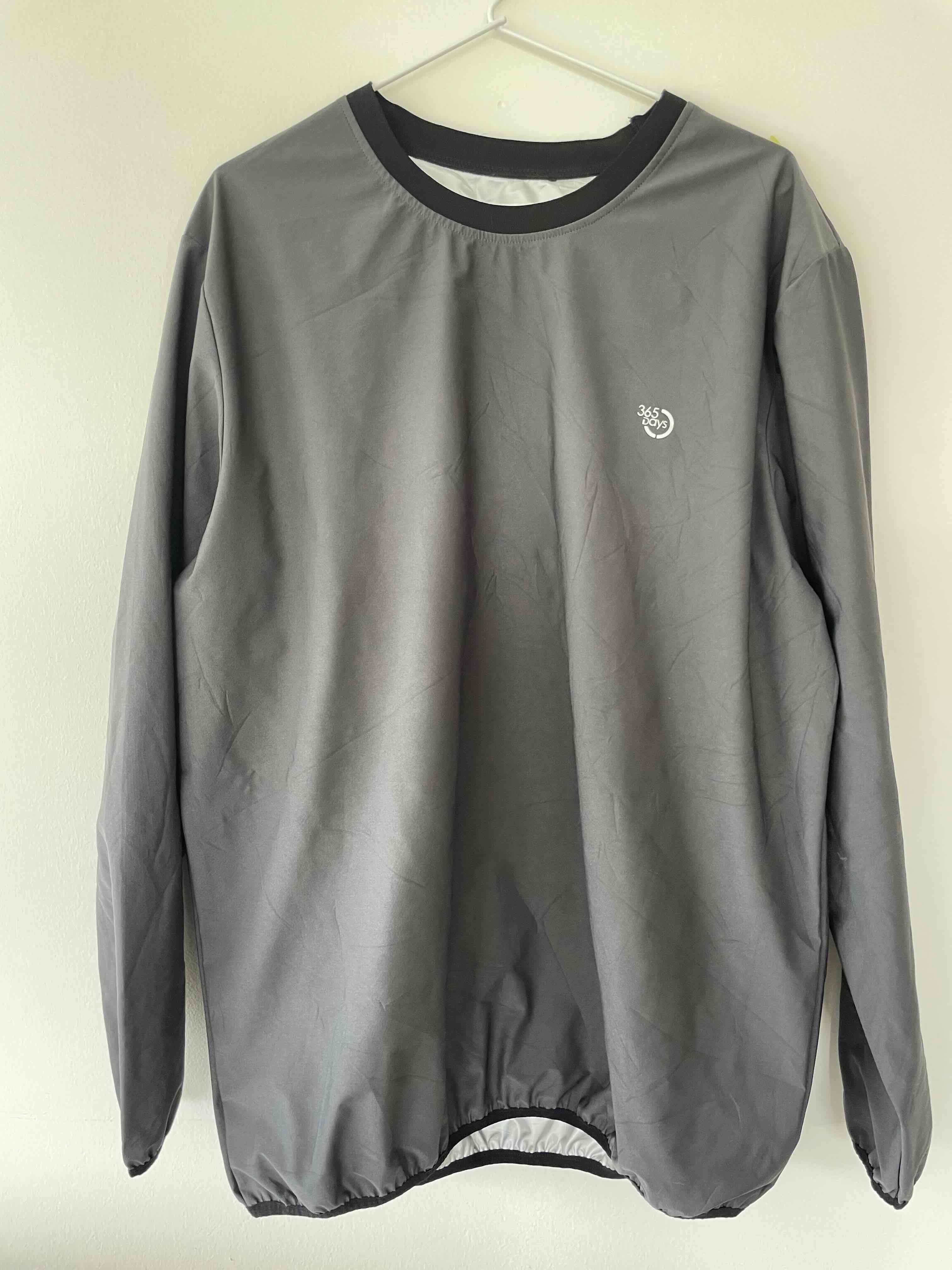 Polerón gris con logo