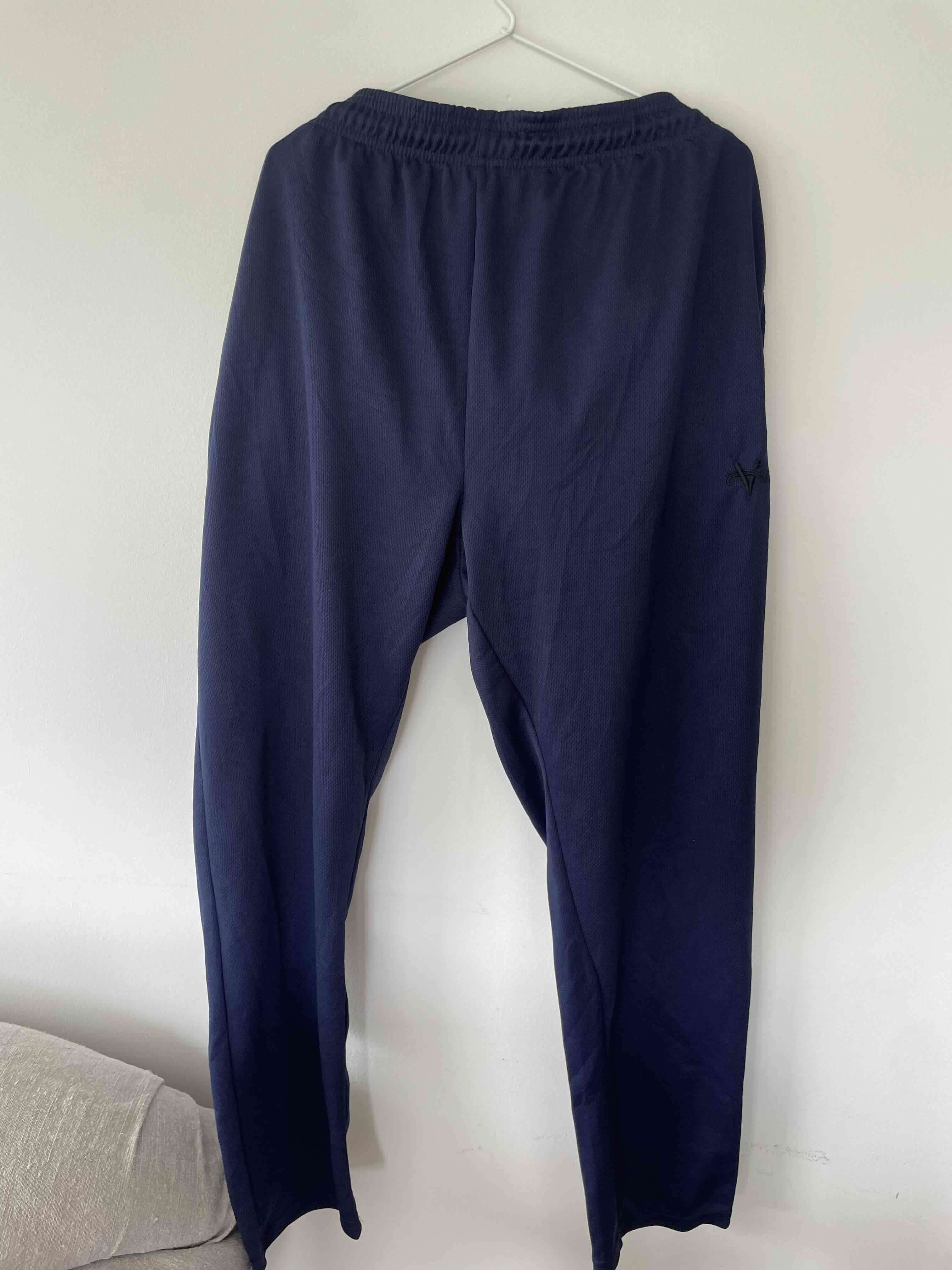 Pantalón deportivo azul marino