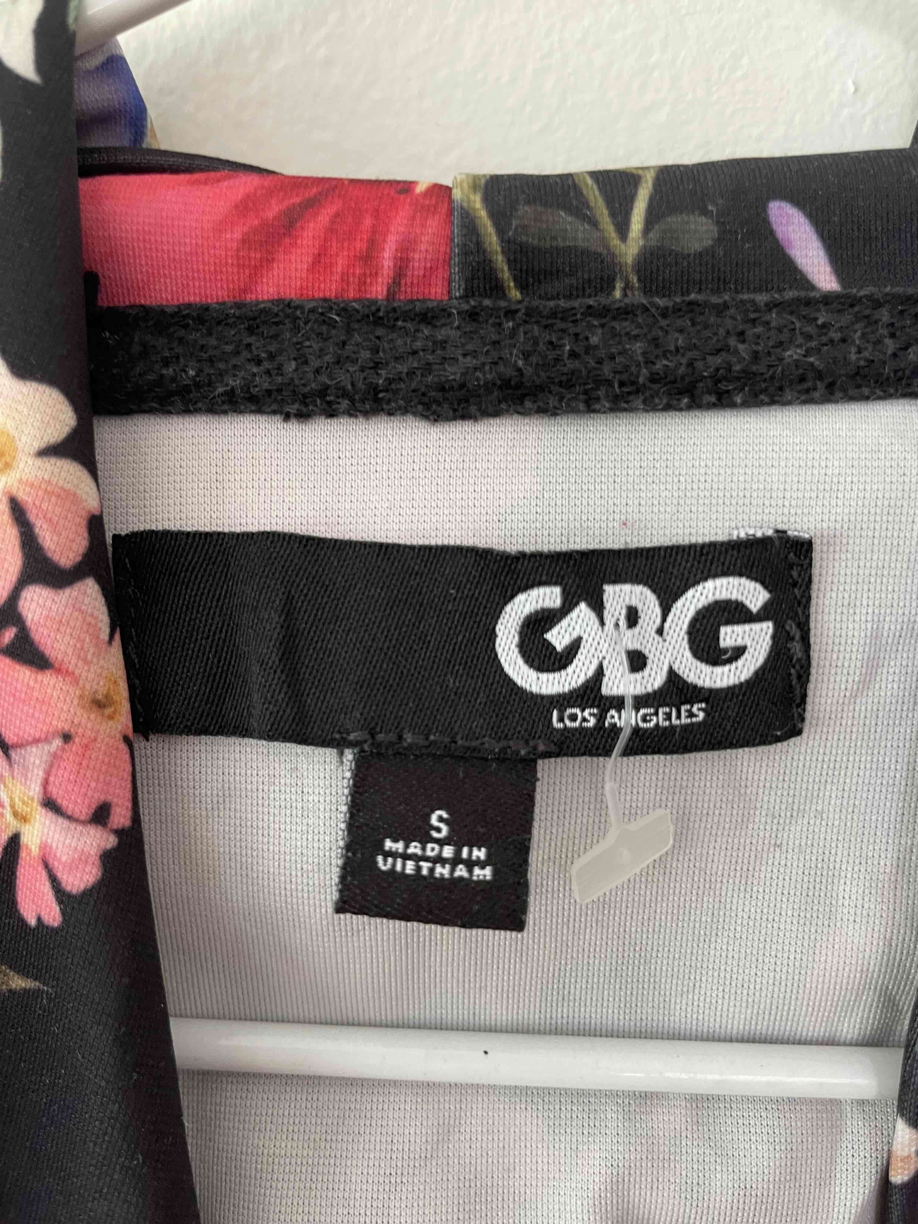 Polera floral con capucha - miniatura 3