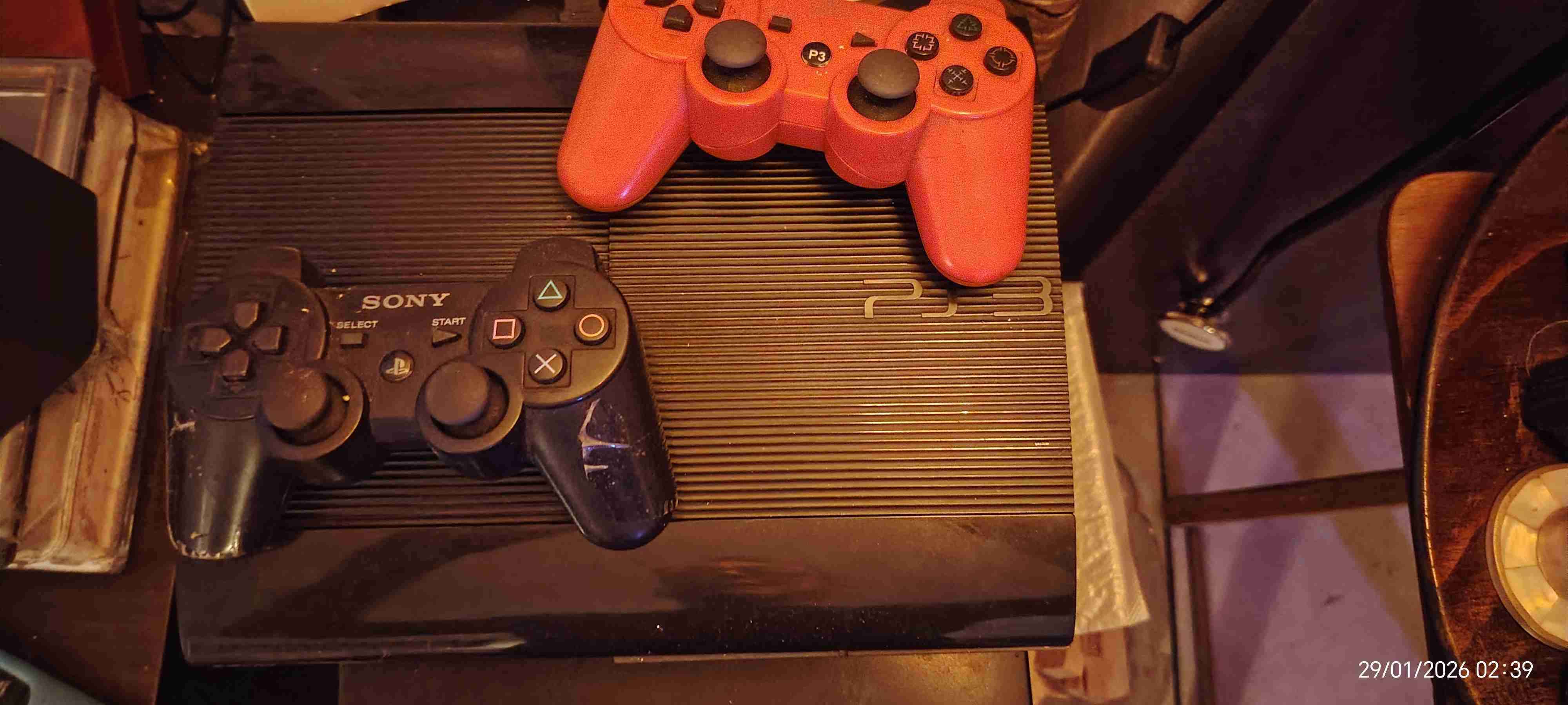 Consola PS3  excelente estado con dos controles - miniatura 2