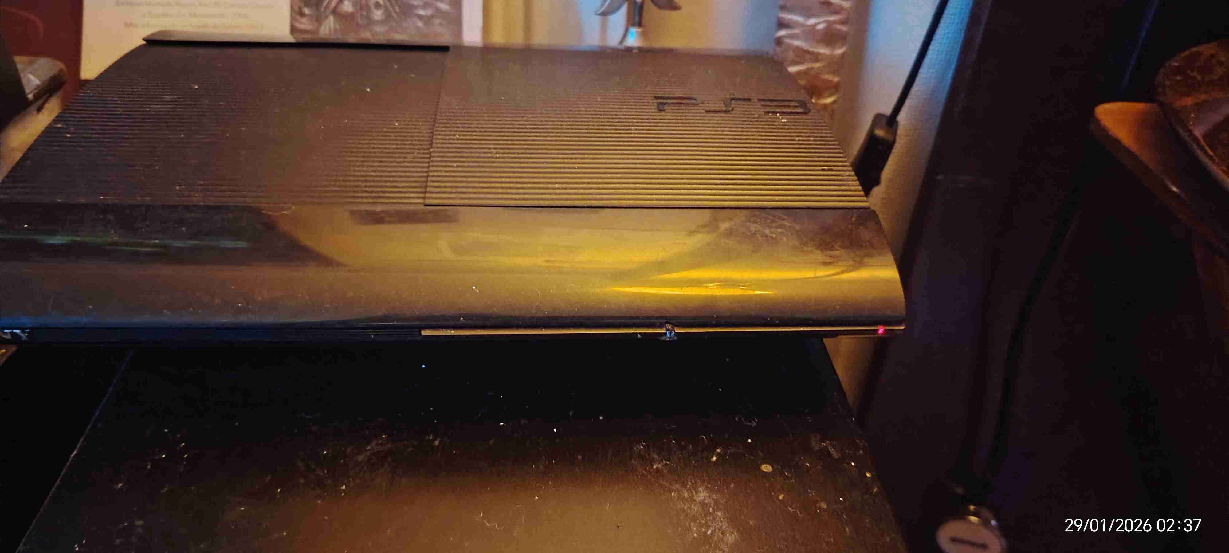 Consola PS3  excelente estado con dos controles - miniatura 5