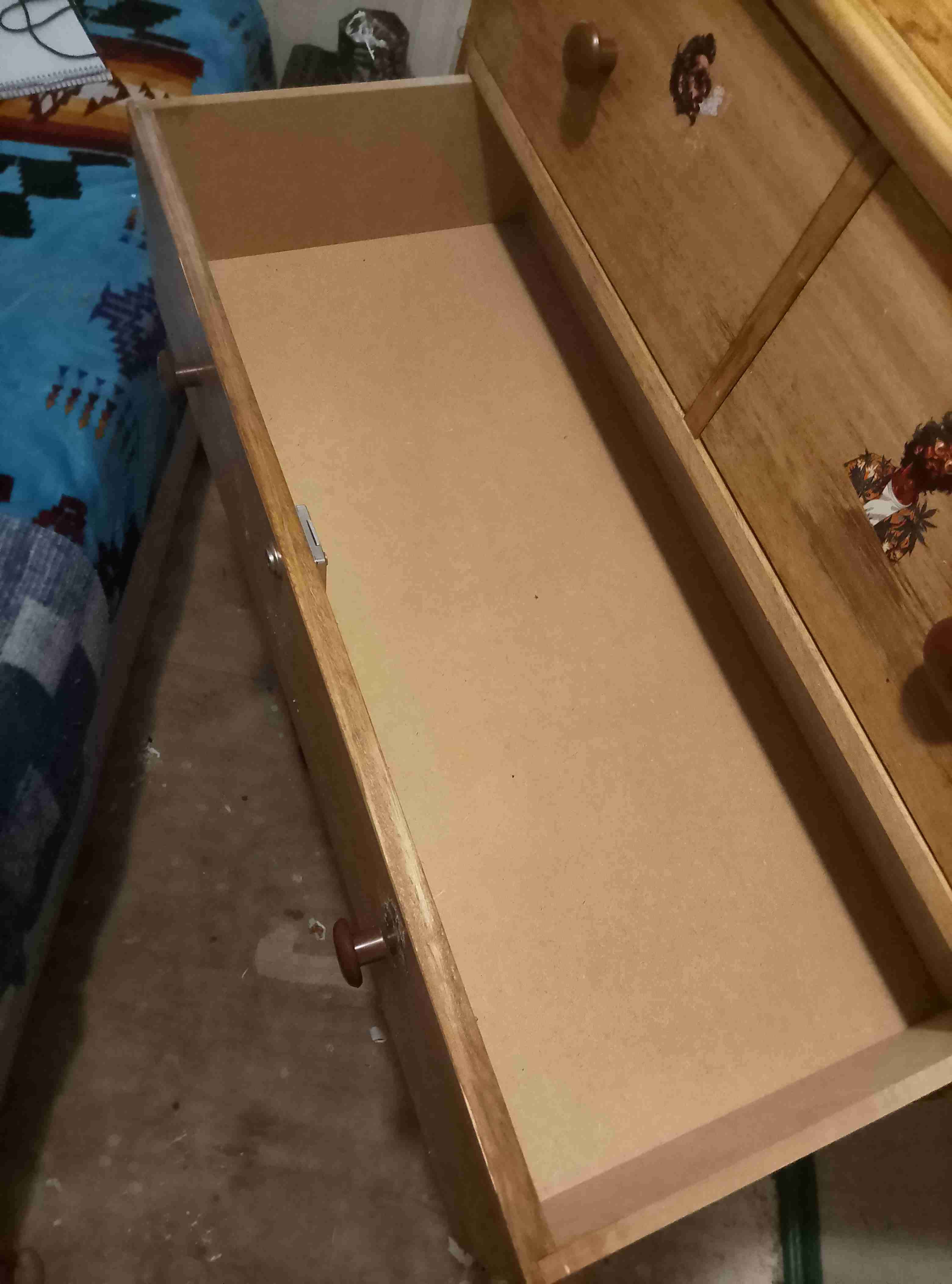 Cómoda de madera con cajones - miniatura 5