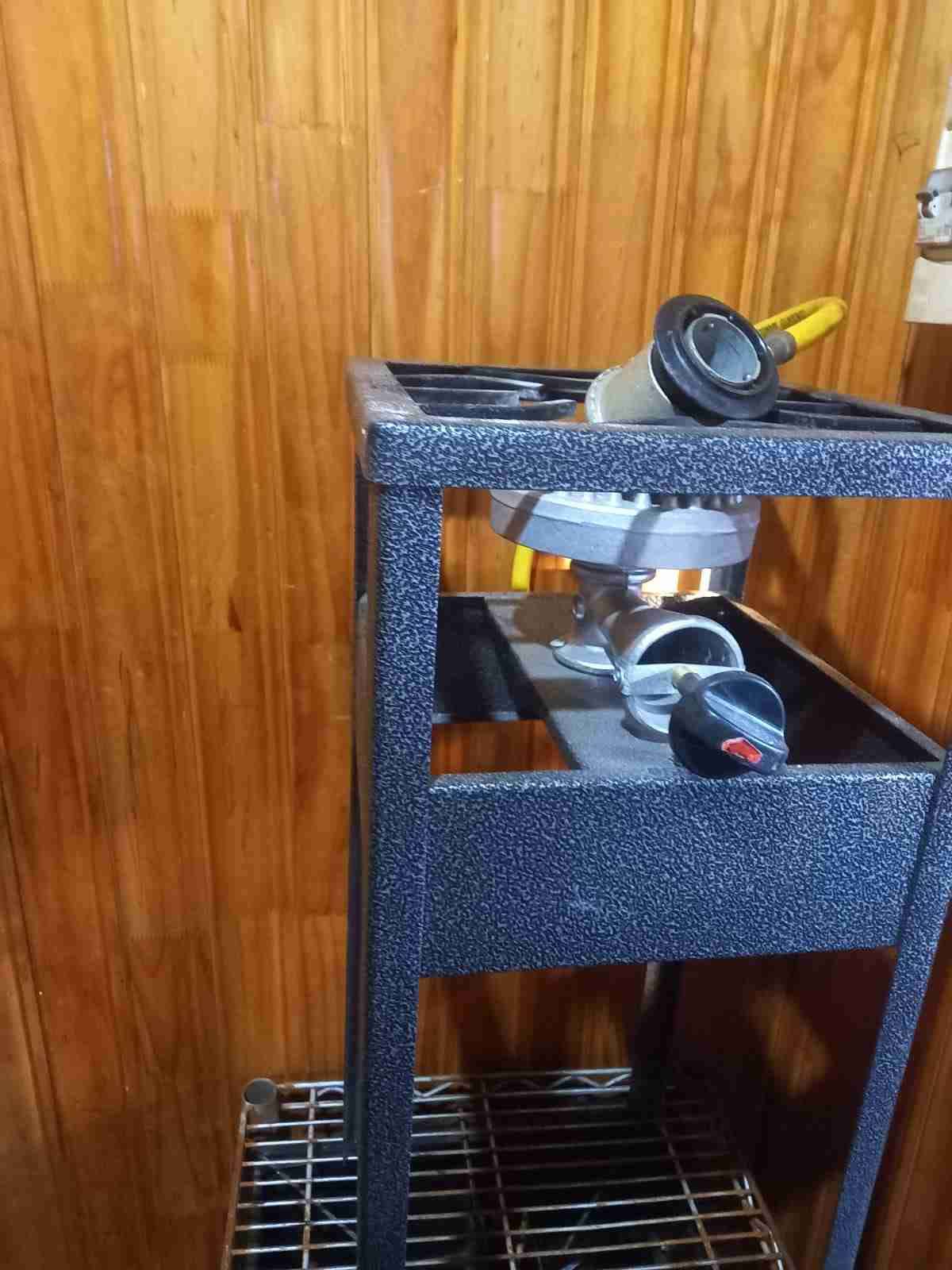 Cocina de gas en base metálica