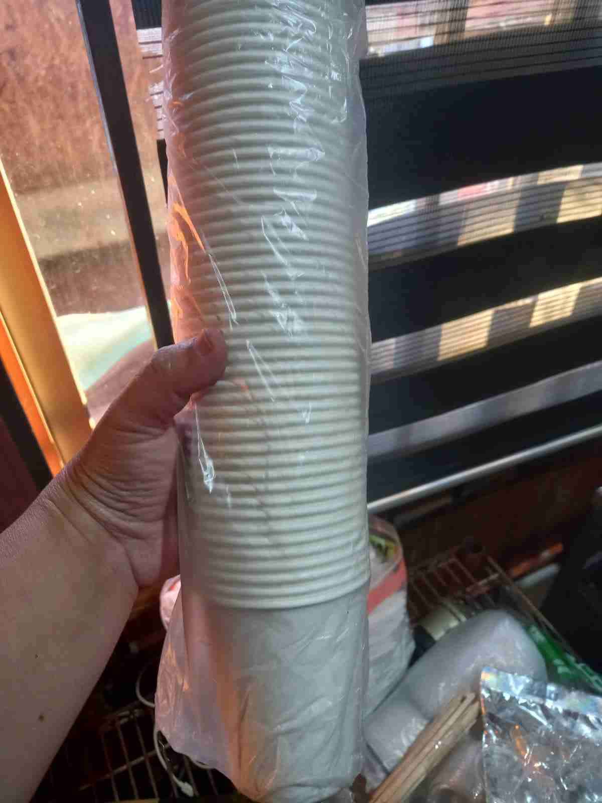 Pack de vasos desechables blancos