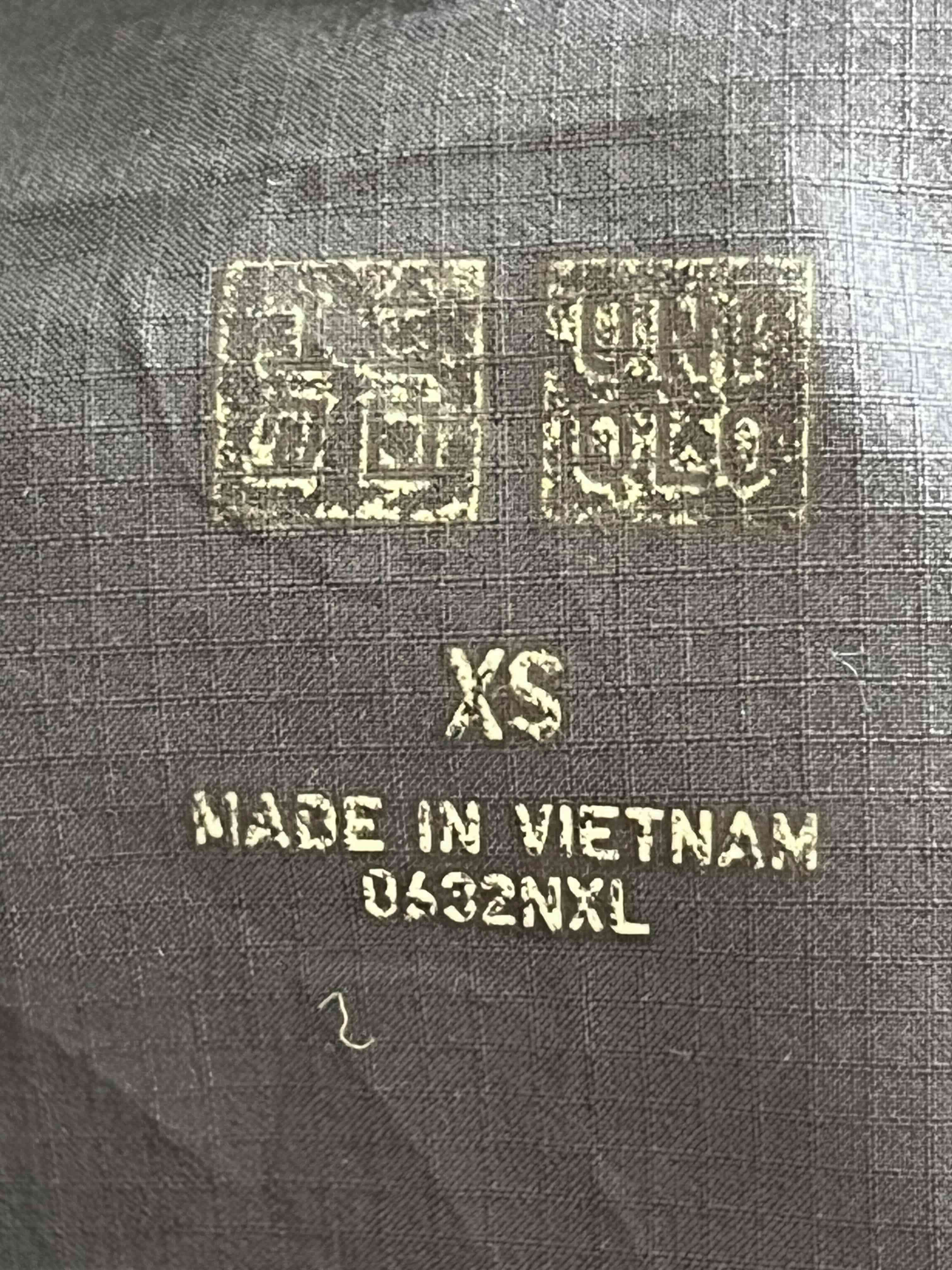 Chaqueta rompe viento azul uniqlo - miniatura 3