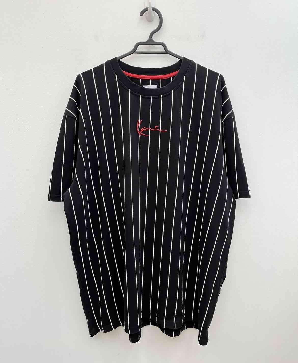 Polera negra a rayas