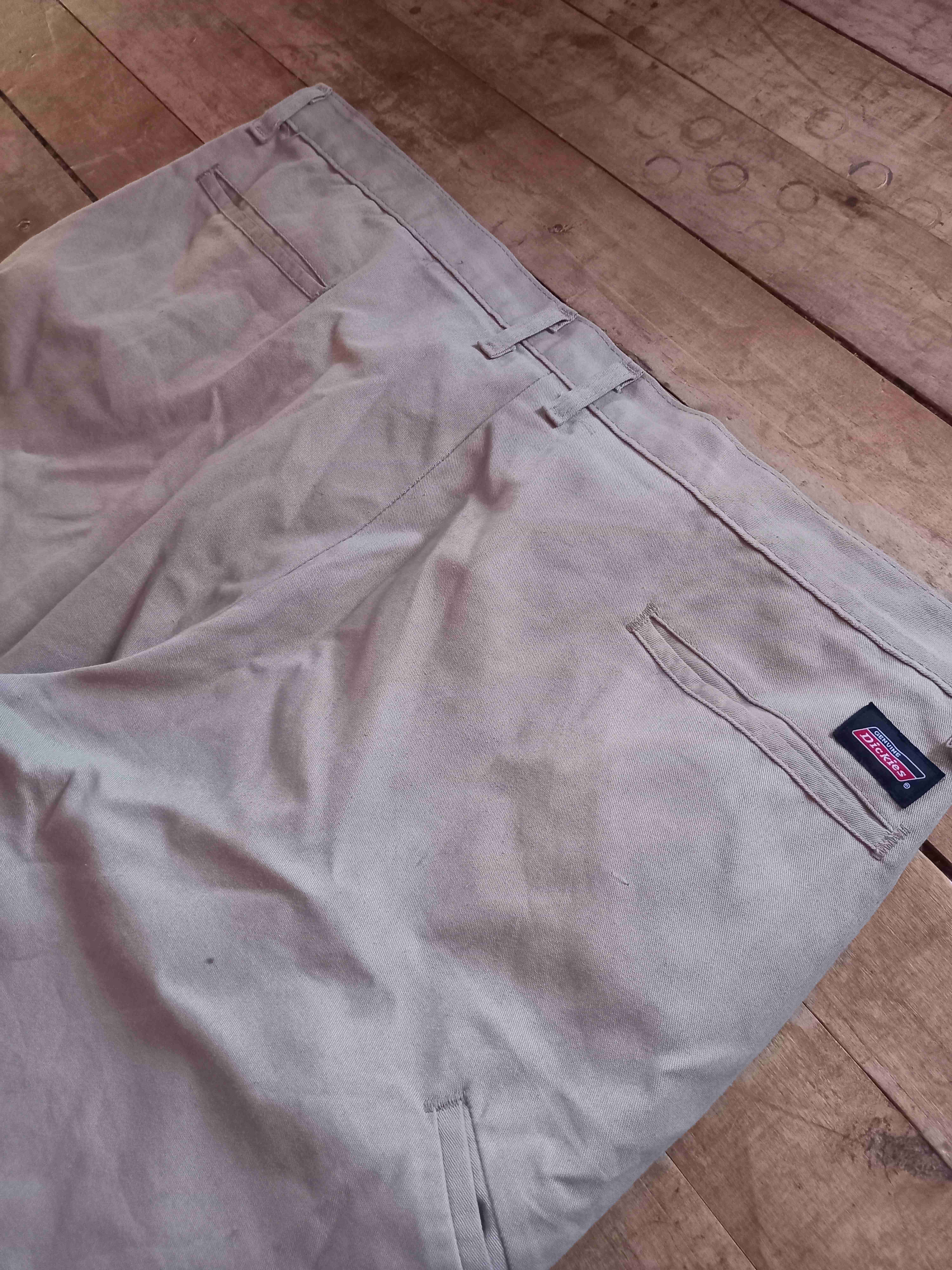 Pantalón beige estilo casual