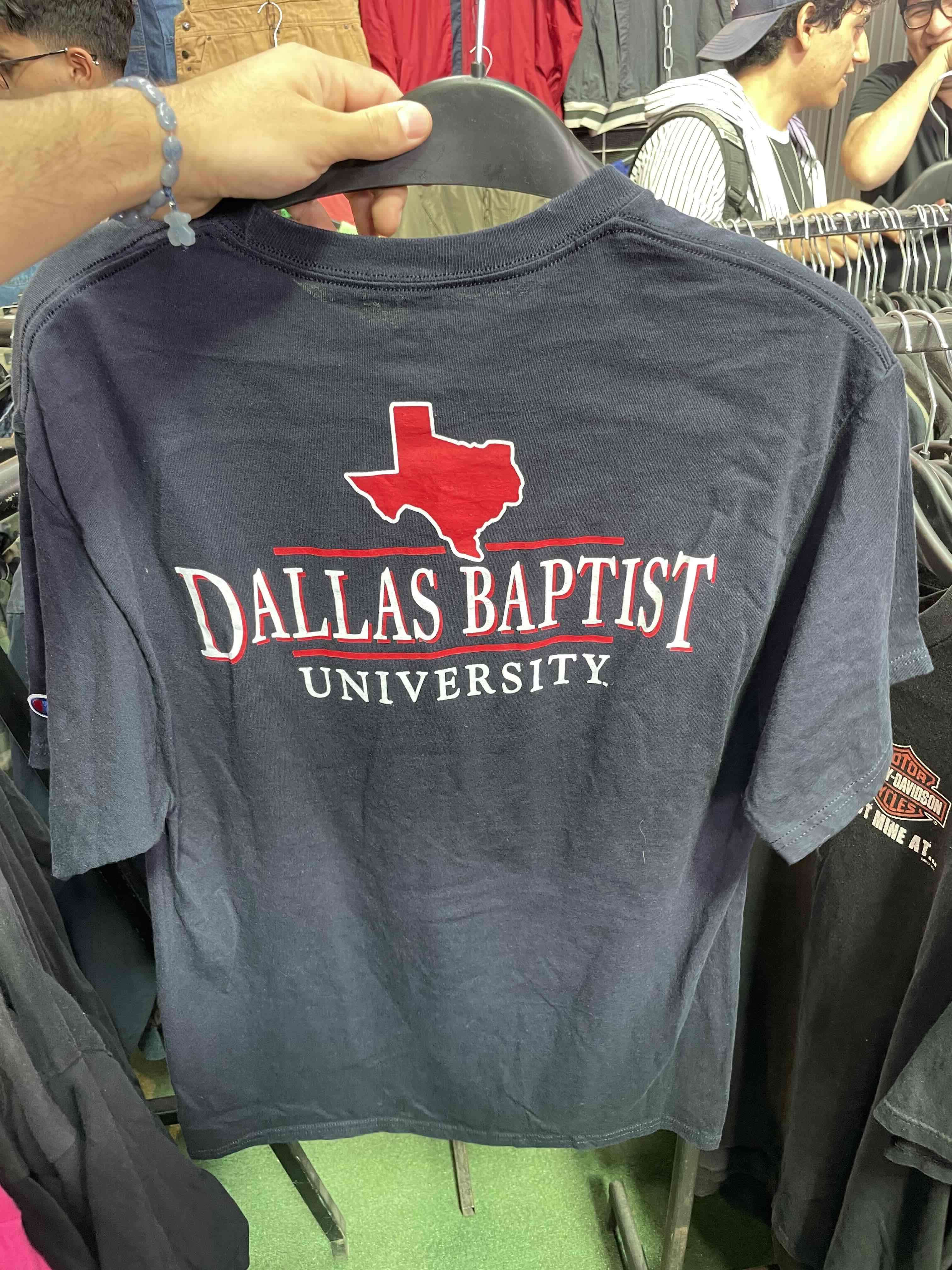 Polera Dallas Baptist University