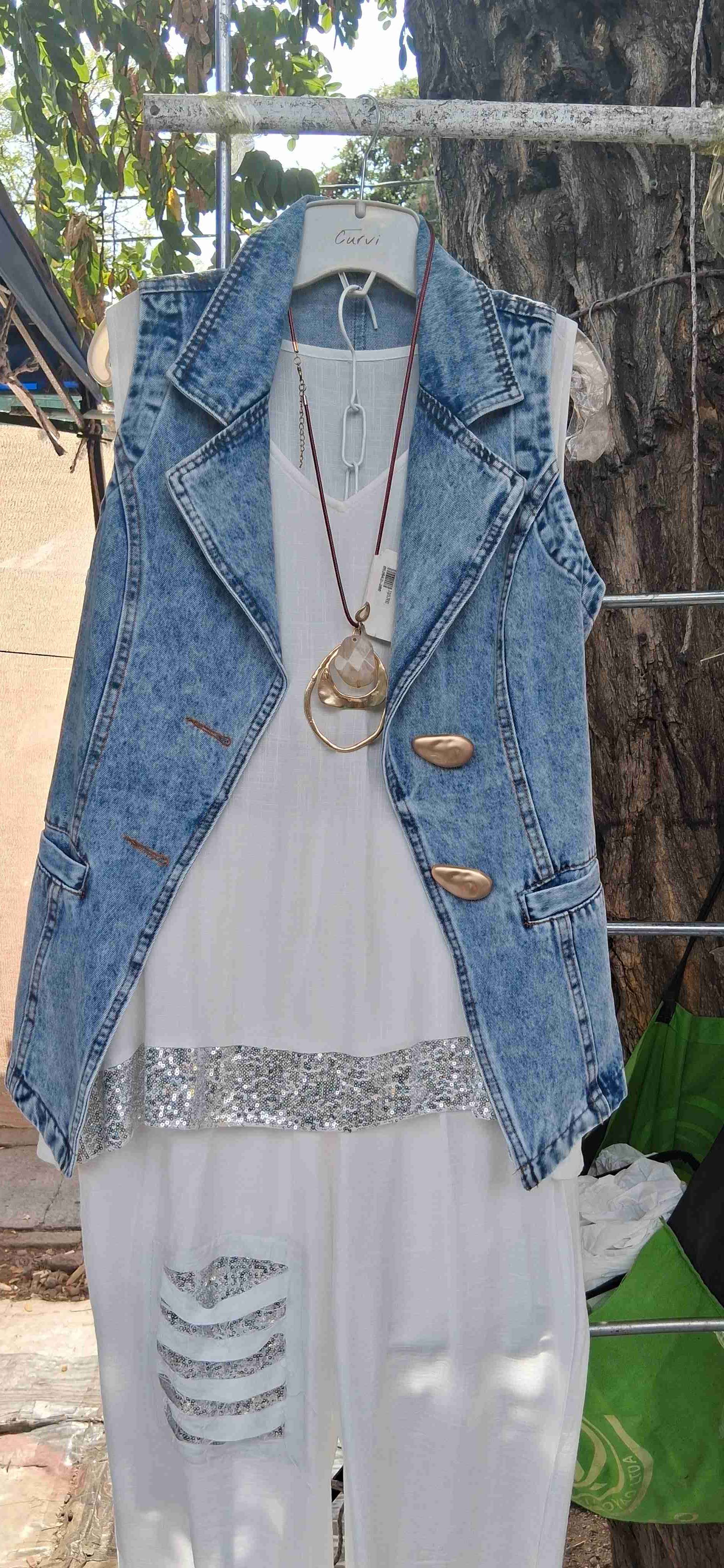 Conjunto vestido y chaleco de mezclilla