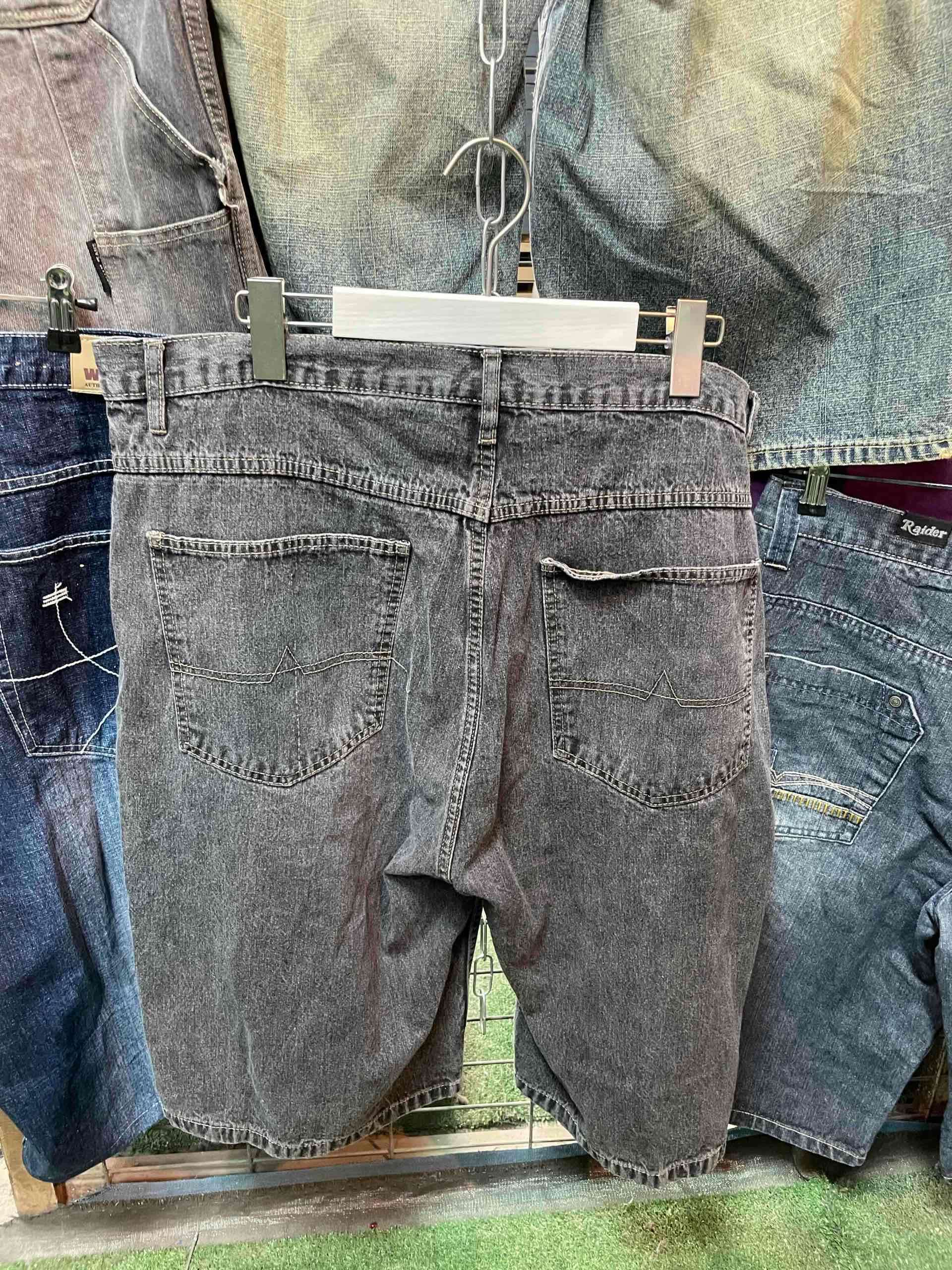 Bermudas de mezclilla gris