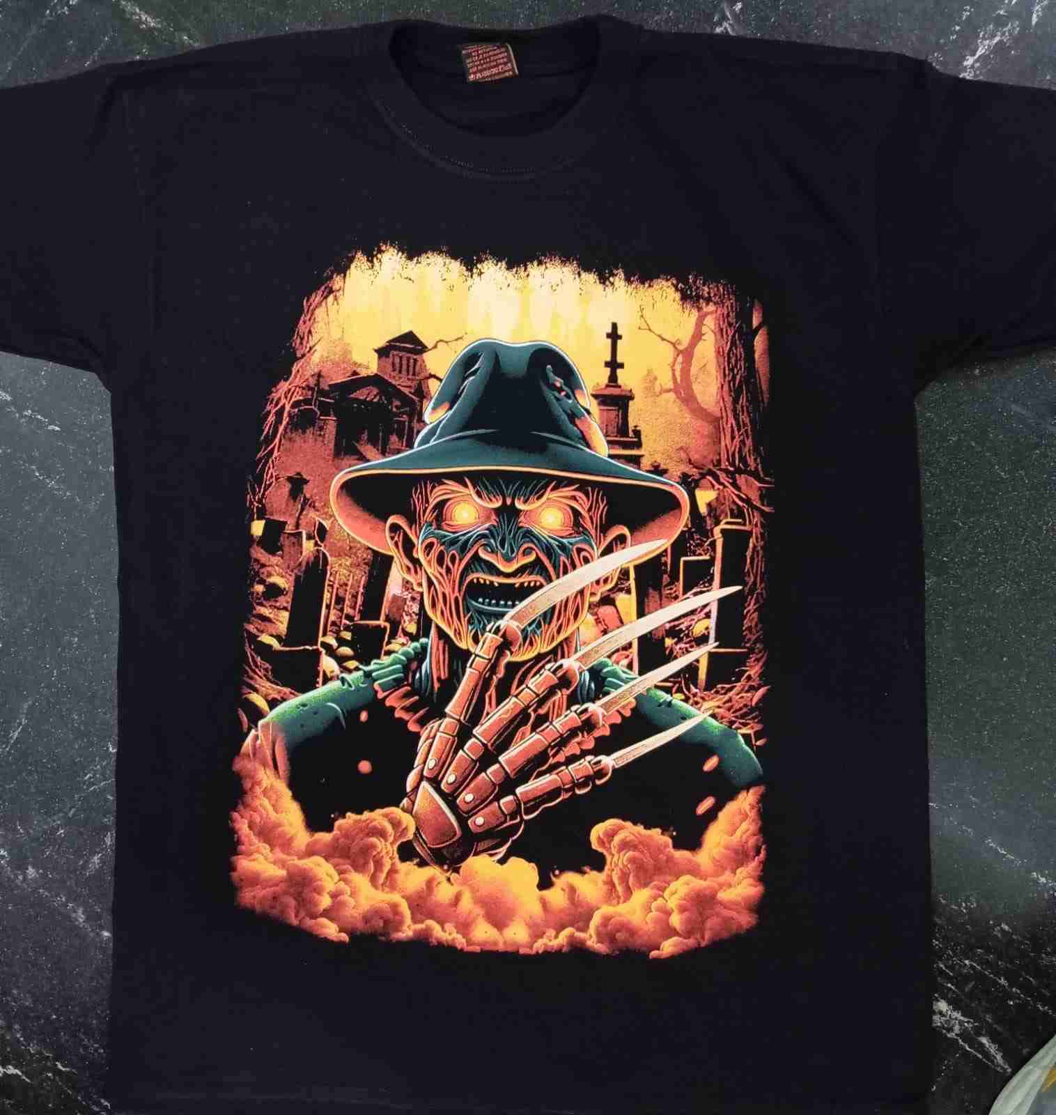 Polera flúor y figuras anime