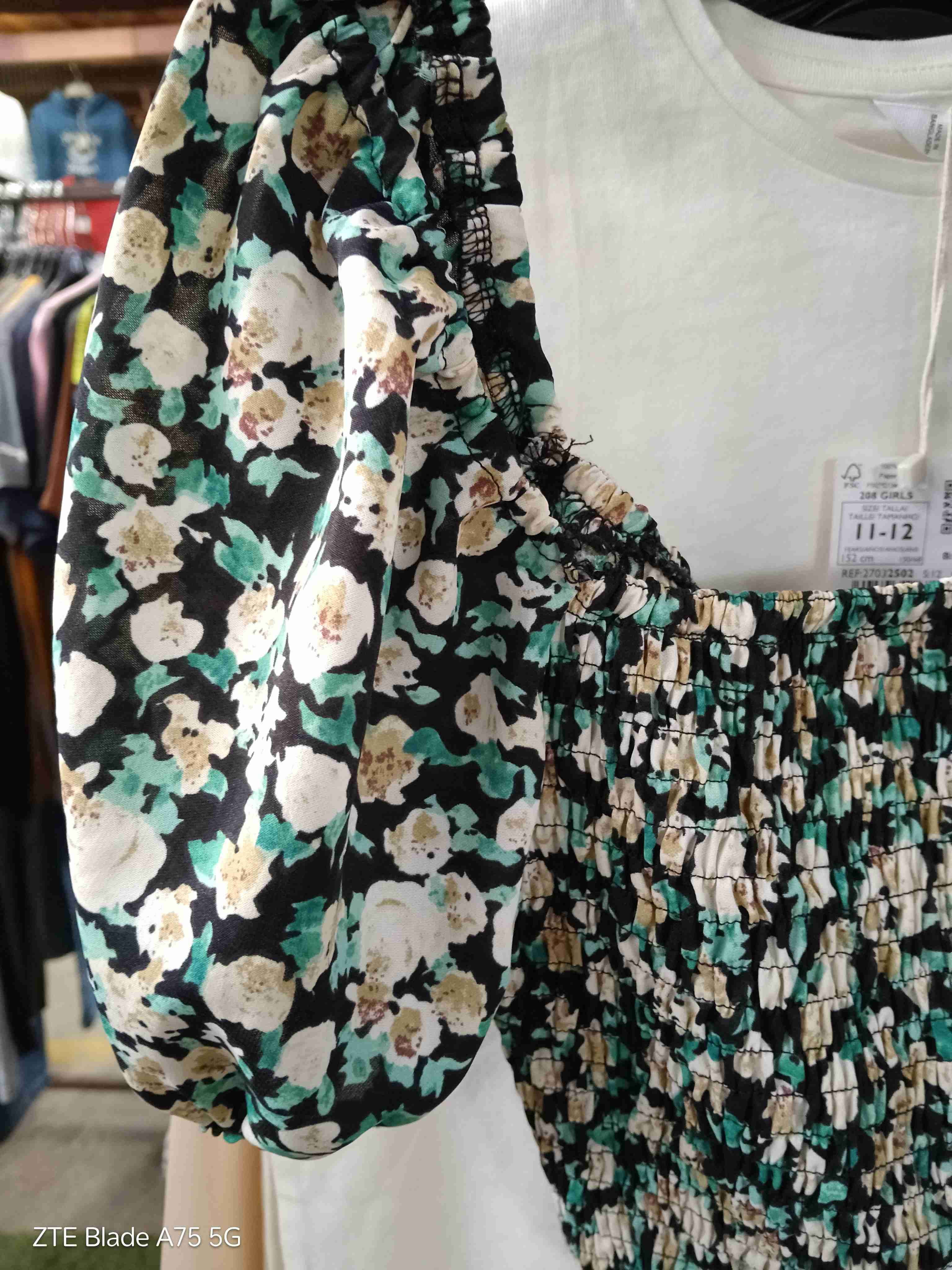 Blusa floreada con hombros descubiertos - miniatura 2