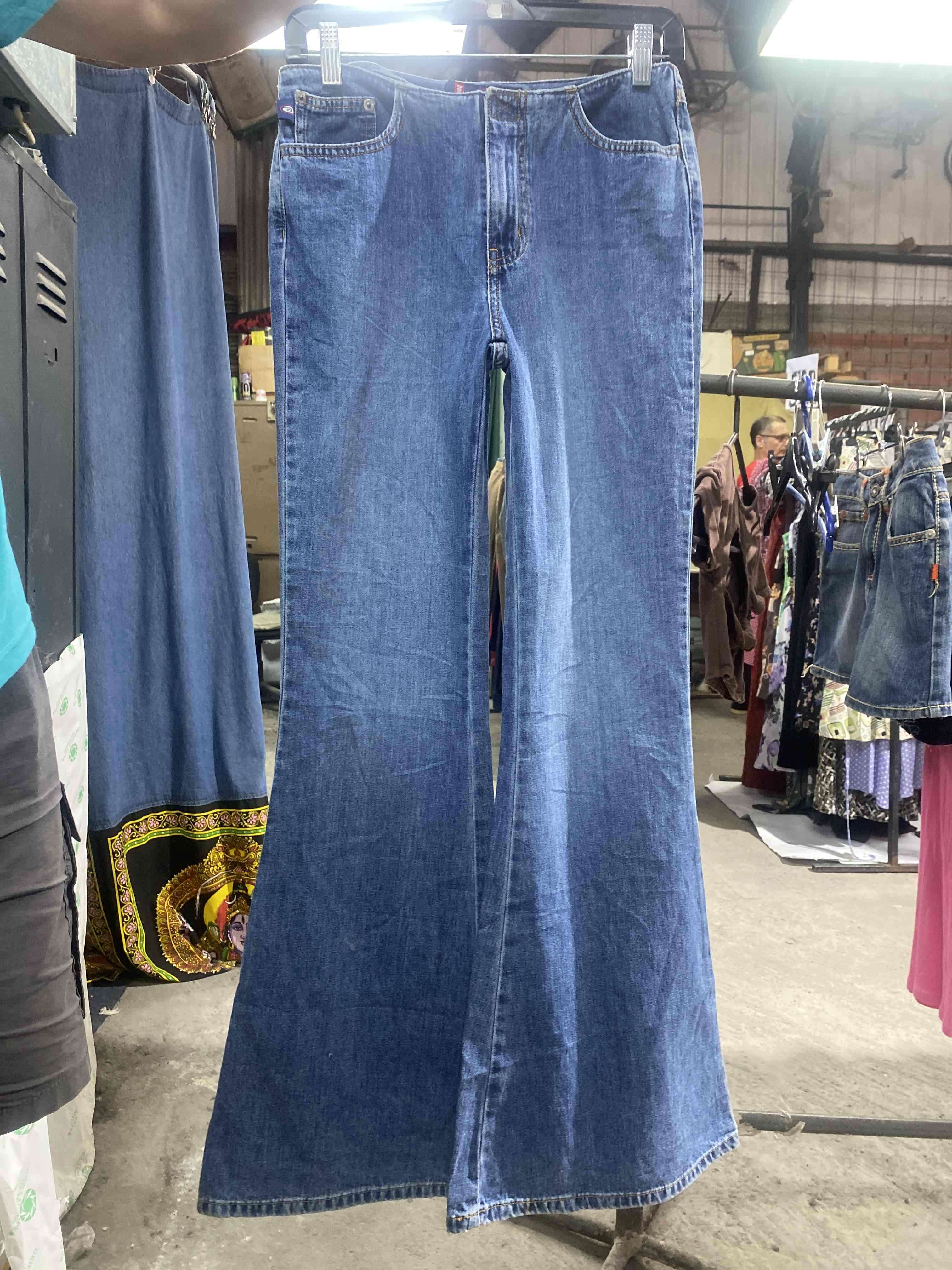 Jeans acampanados azules