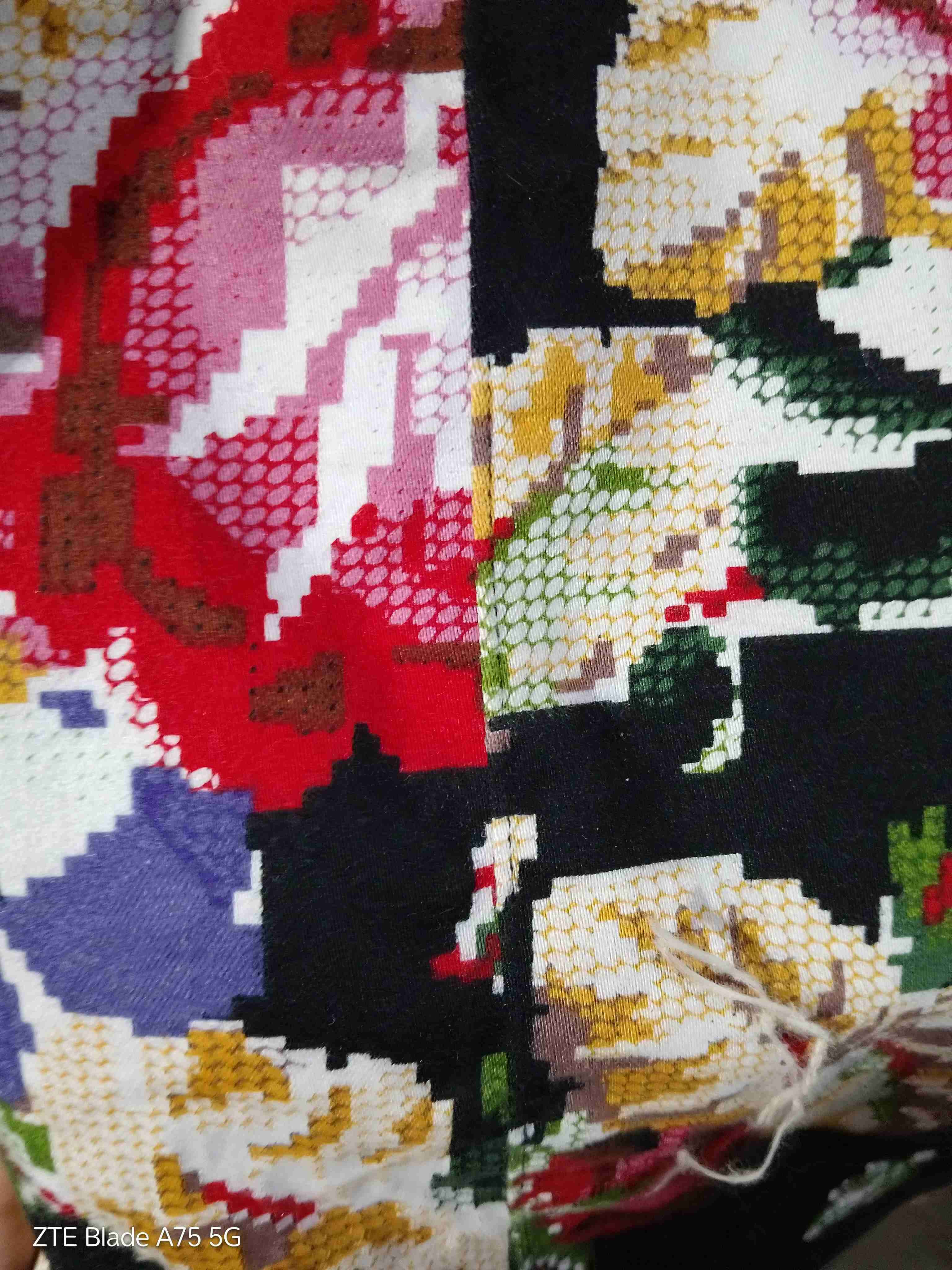 Falda negra con estampado floral talla 38 - miniatura 3