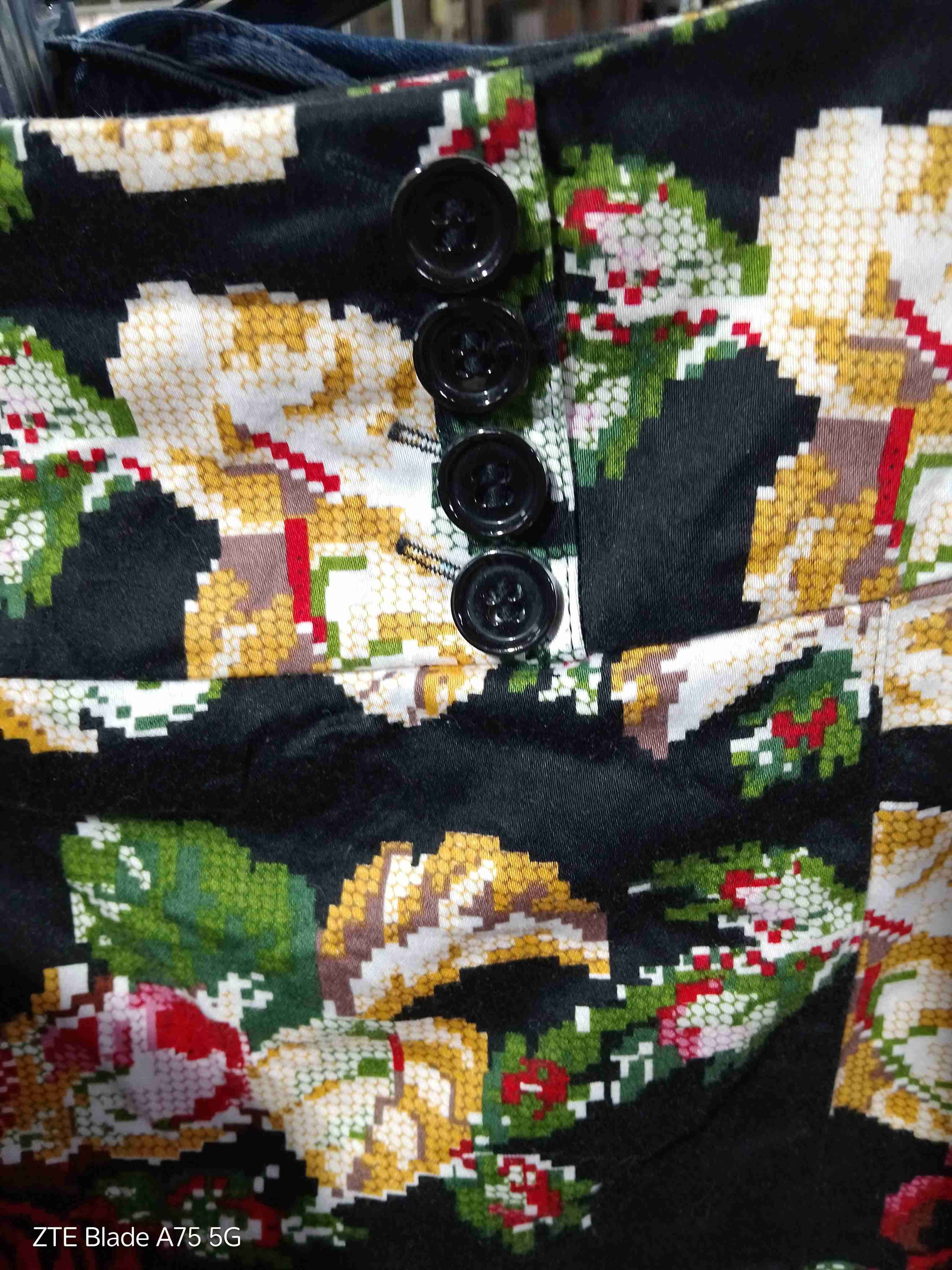 Falda negra con estampado floral talla 38 - miniatura 4