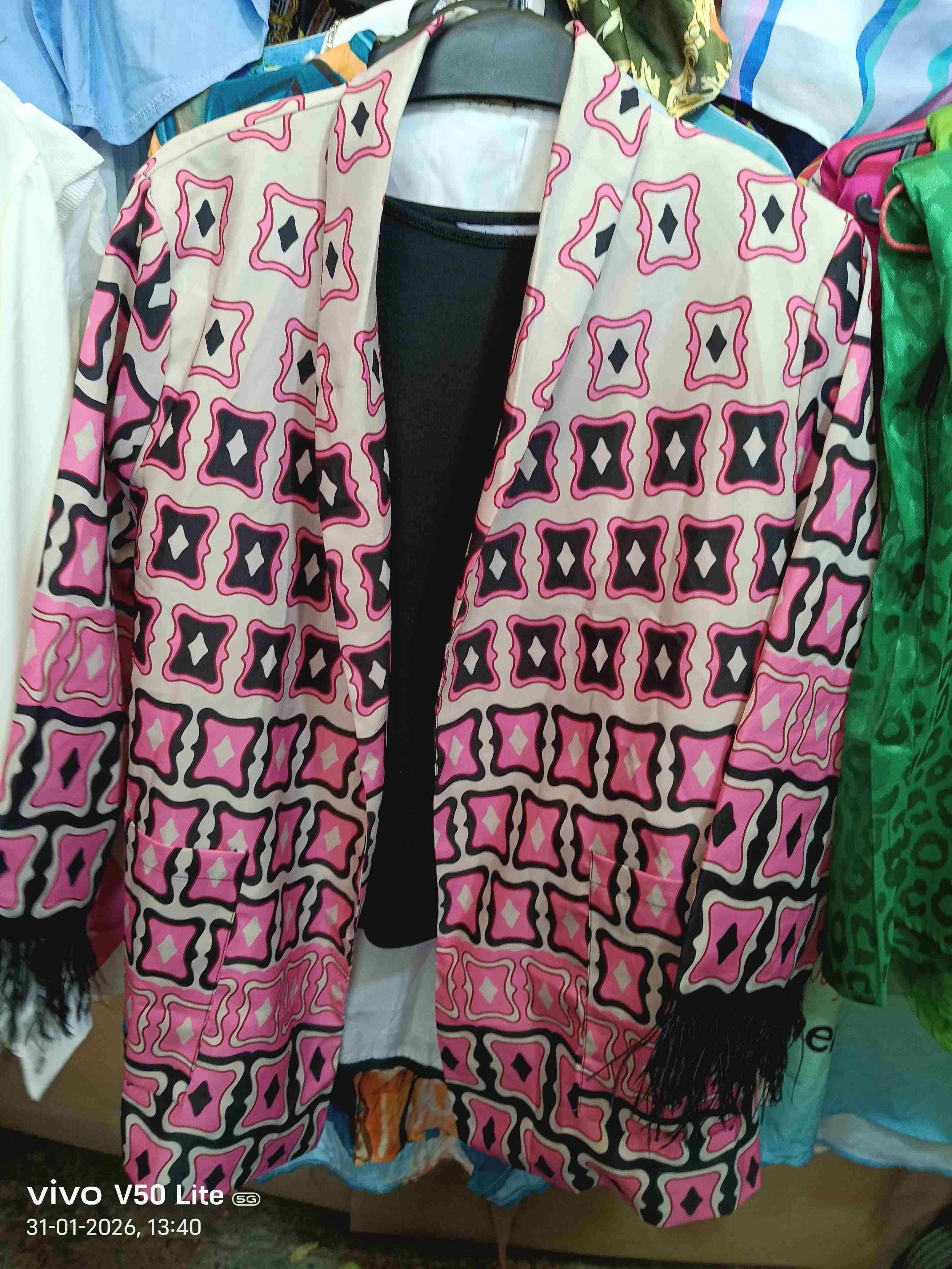Chaqueta con estampado rosado