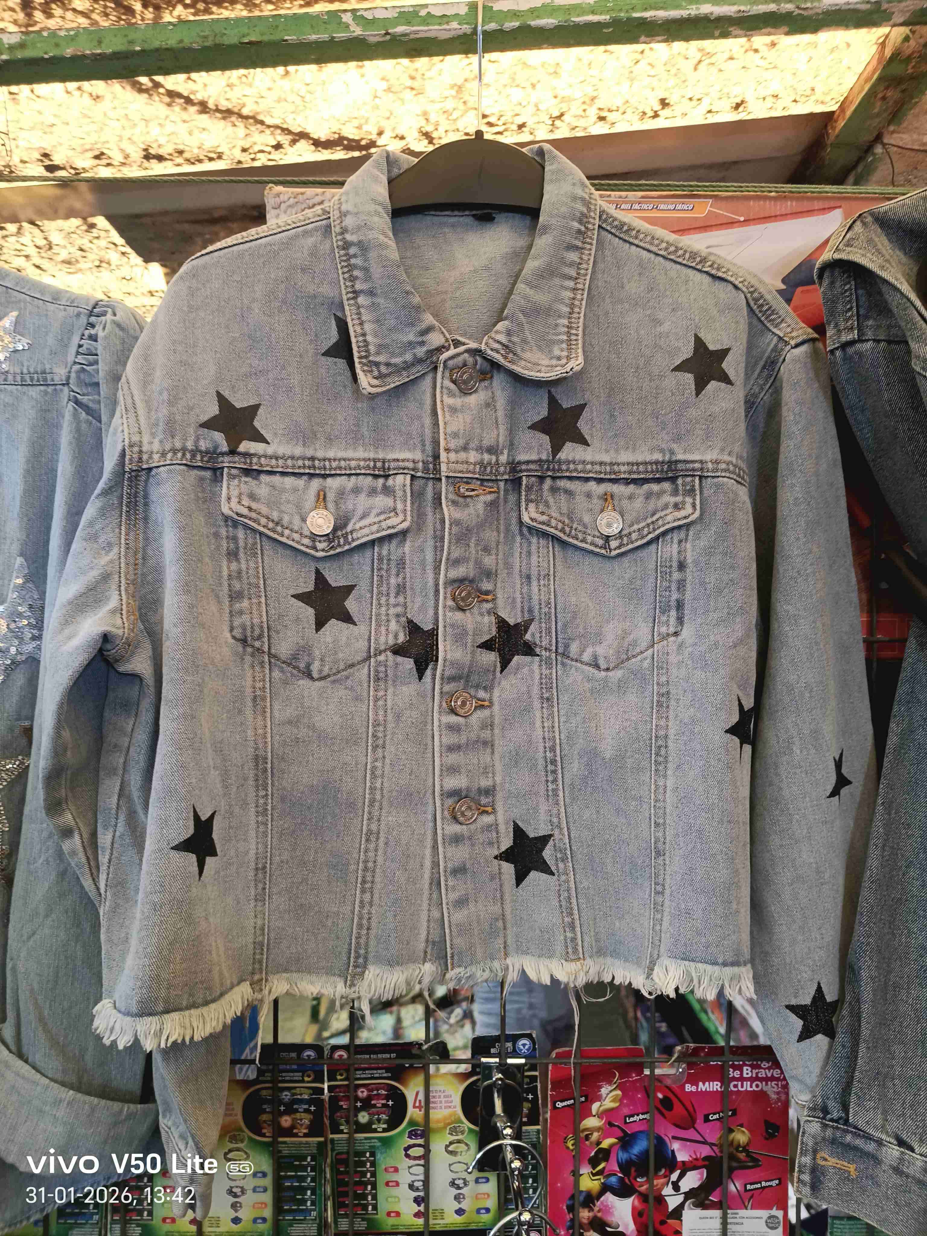 Chaqueta mezclilla con estrellas