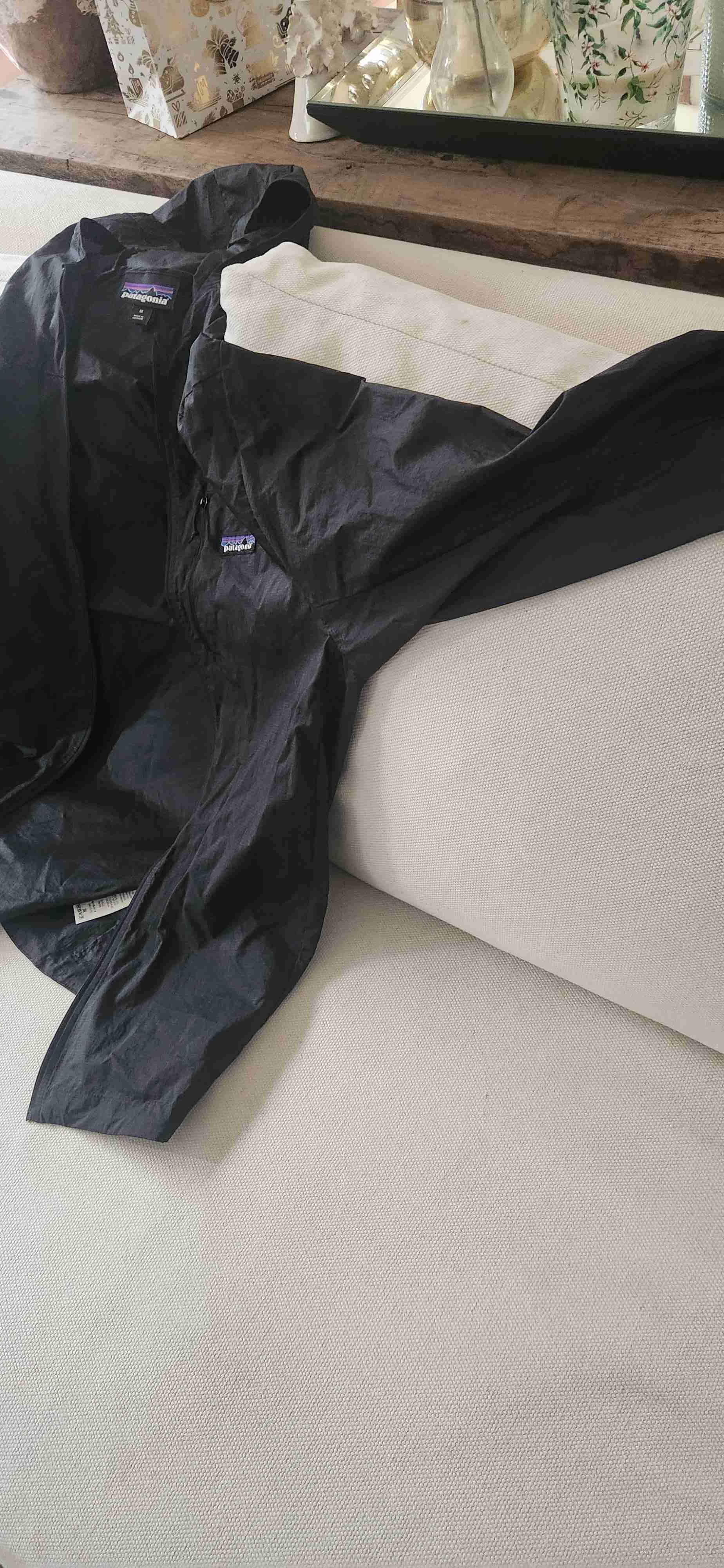 Chaqueta negra cortaviento patagonia - miniatura 2