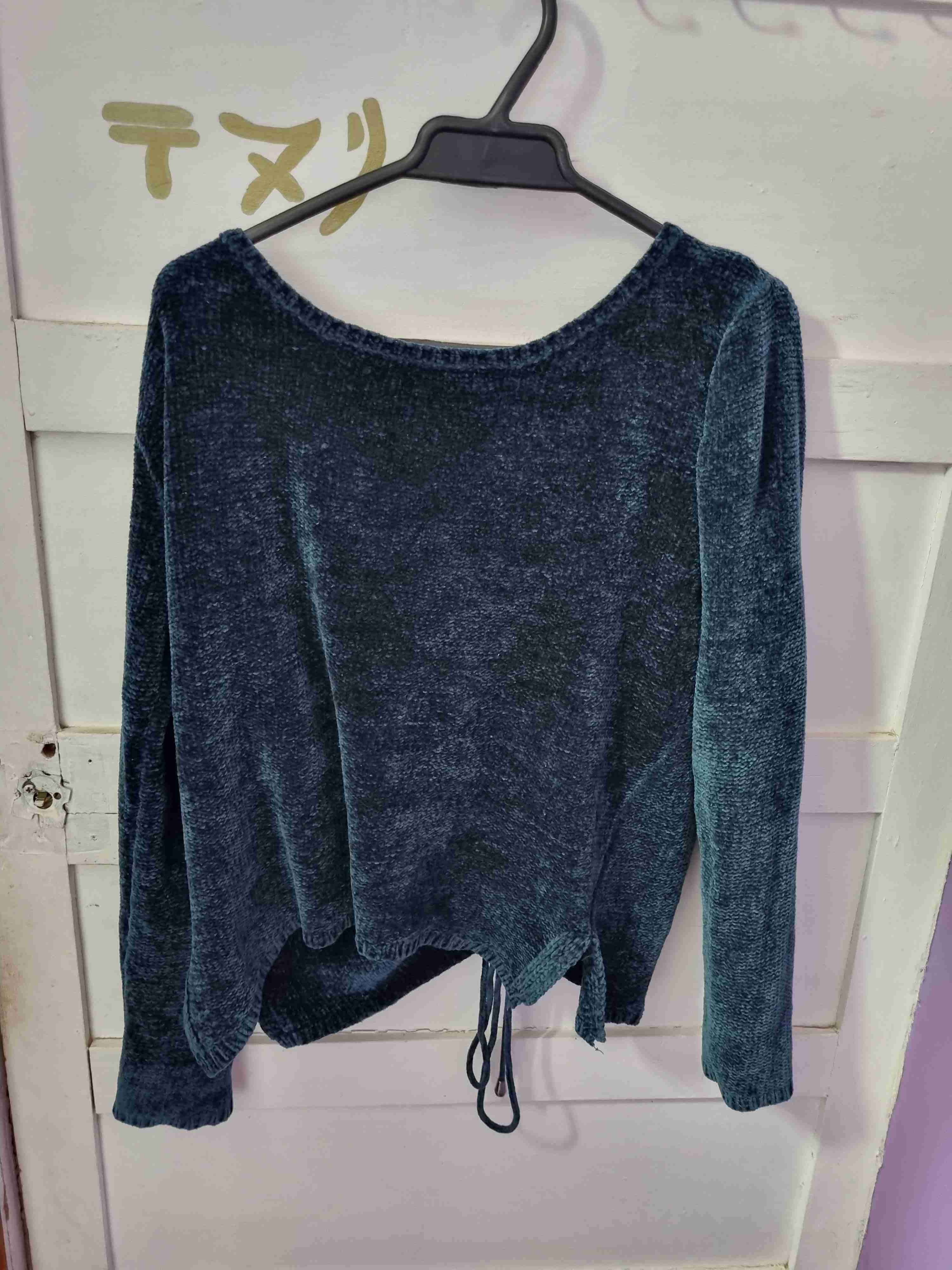 Jersey azul con diseño cruzado - miniatura 2