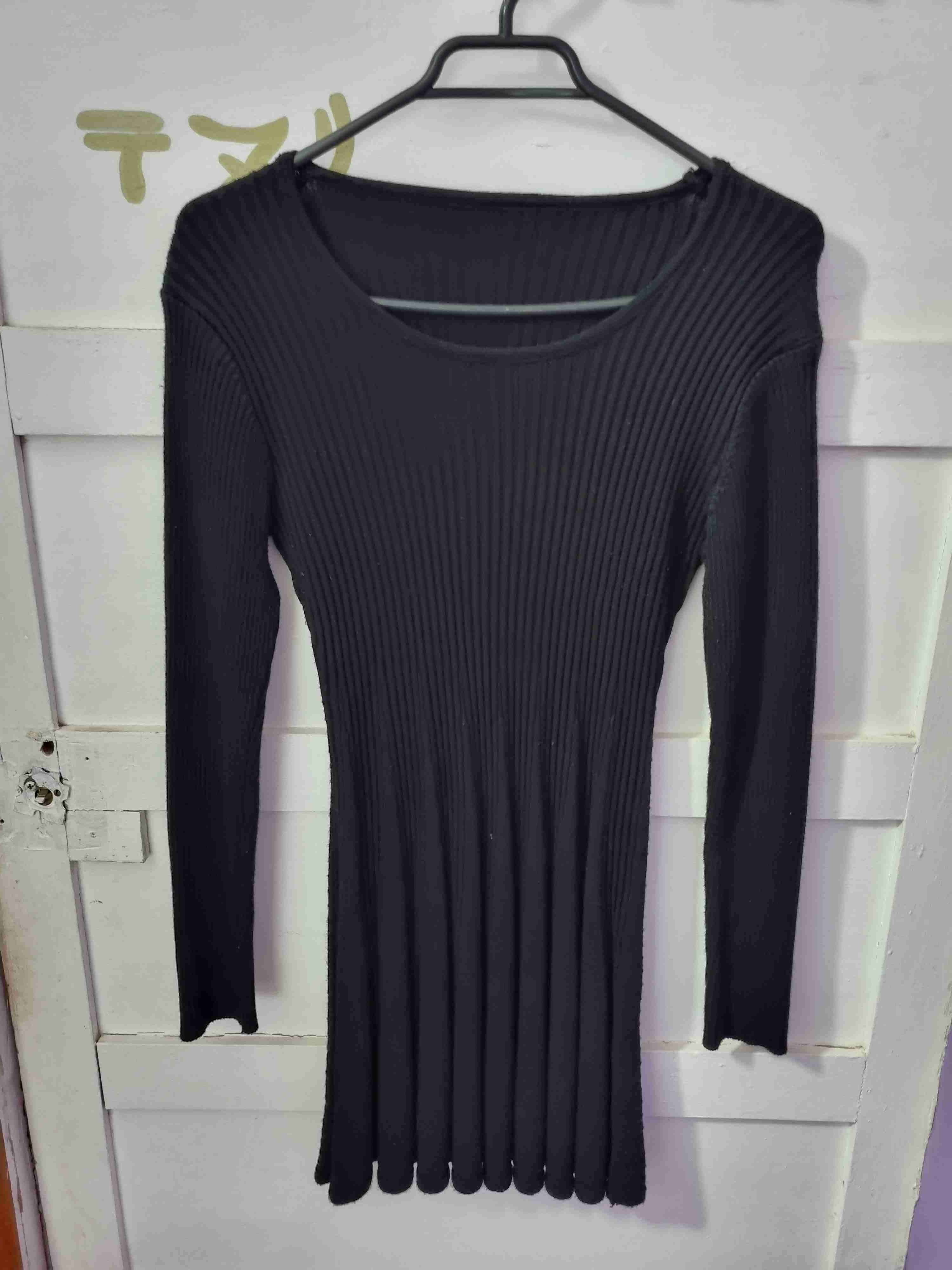 Vestido negro de punto ajustado