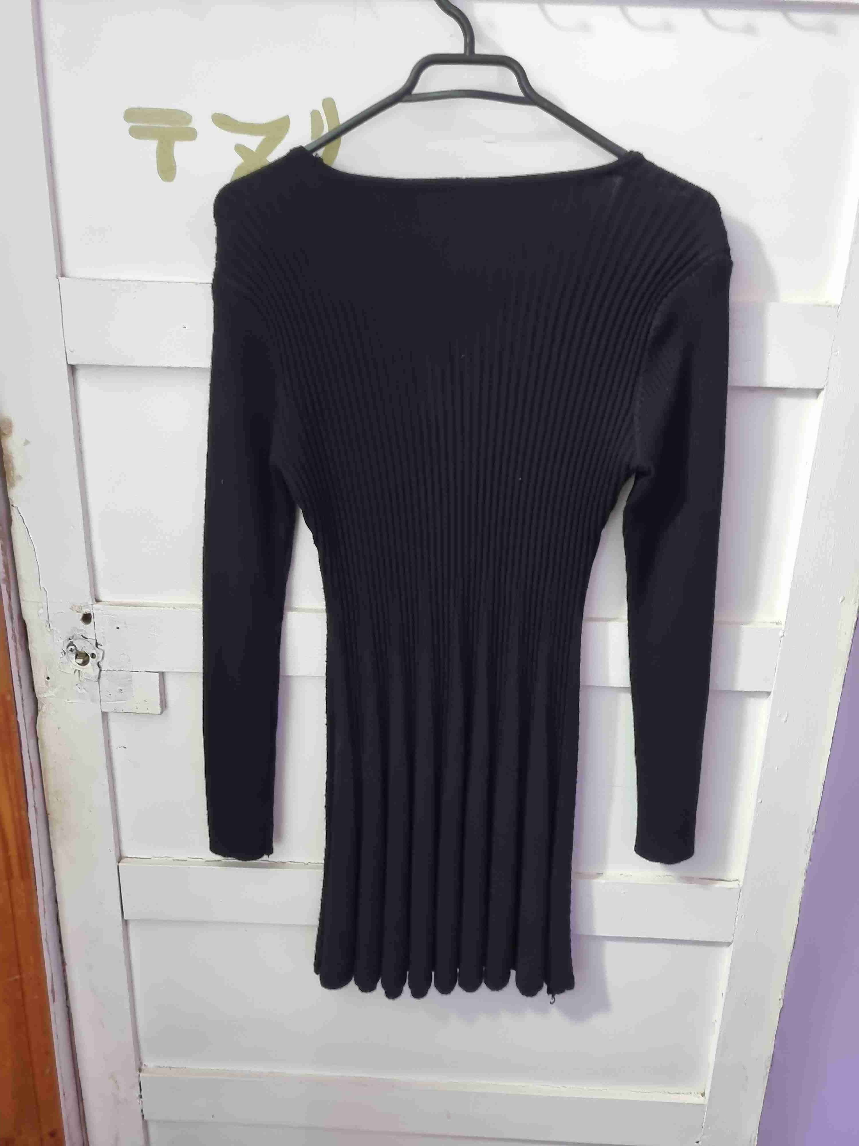 Vestido negro de punto ajustado - miniatura 2