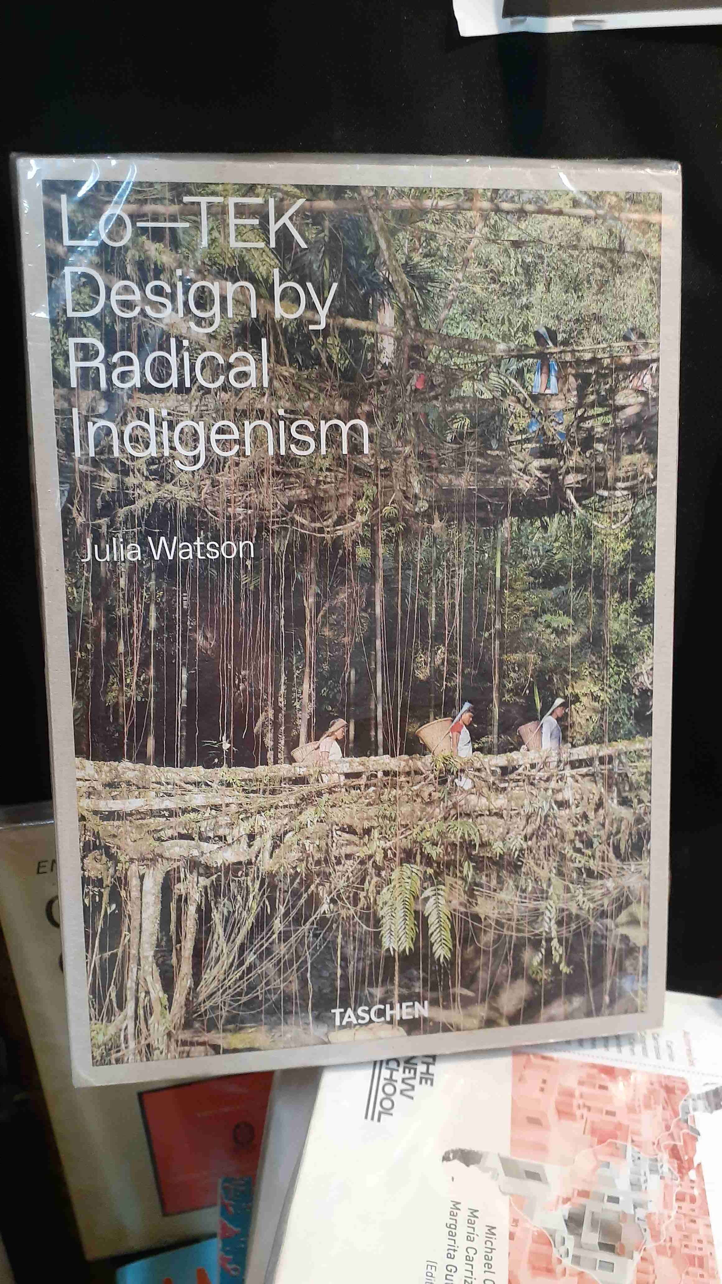 Libro Lo-TEK de Julia Watson