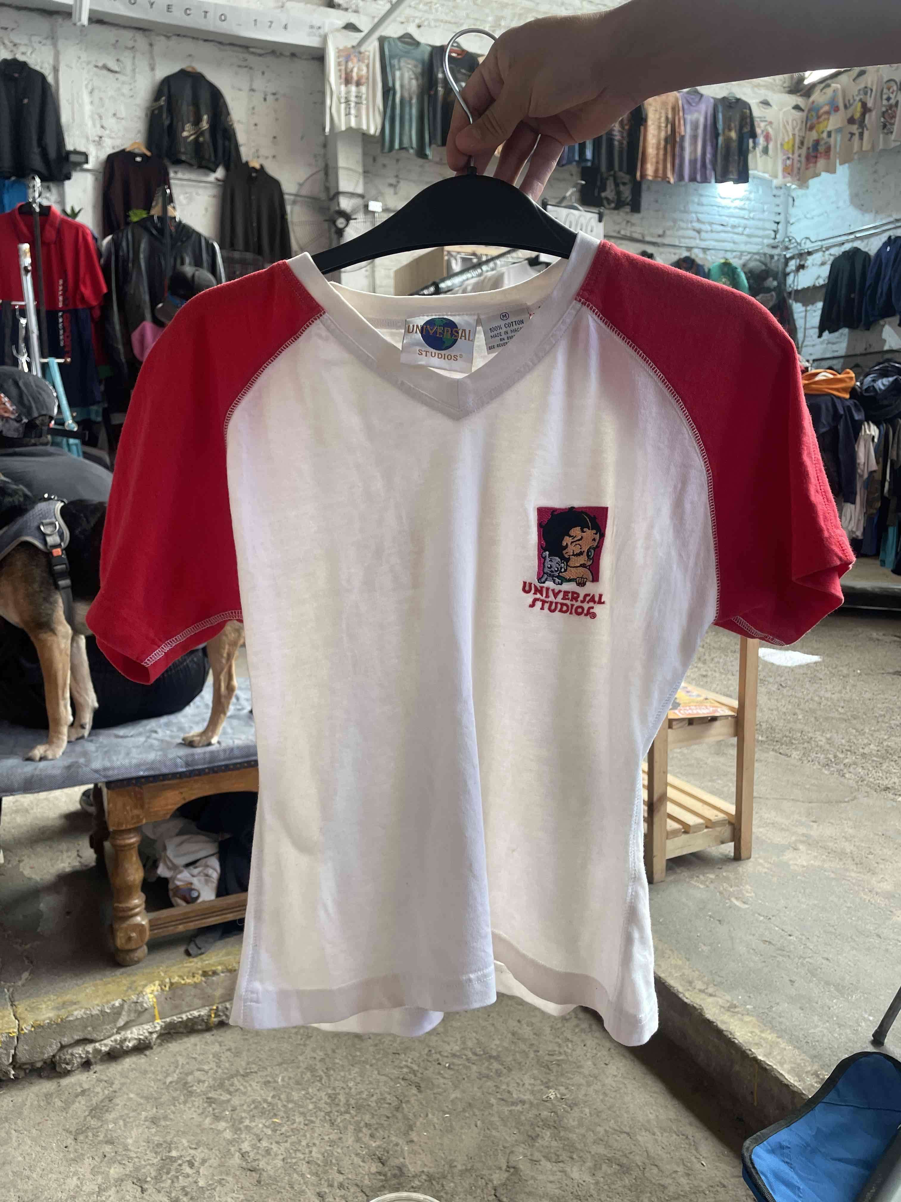 Polera Universal Studios blanca y roja