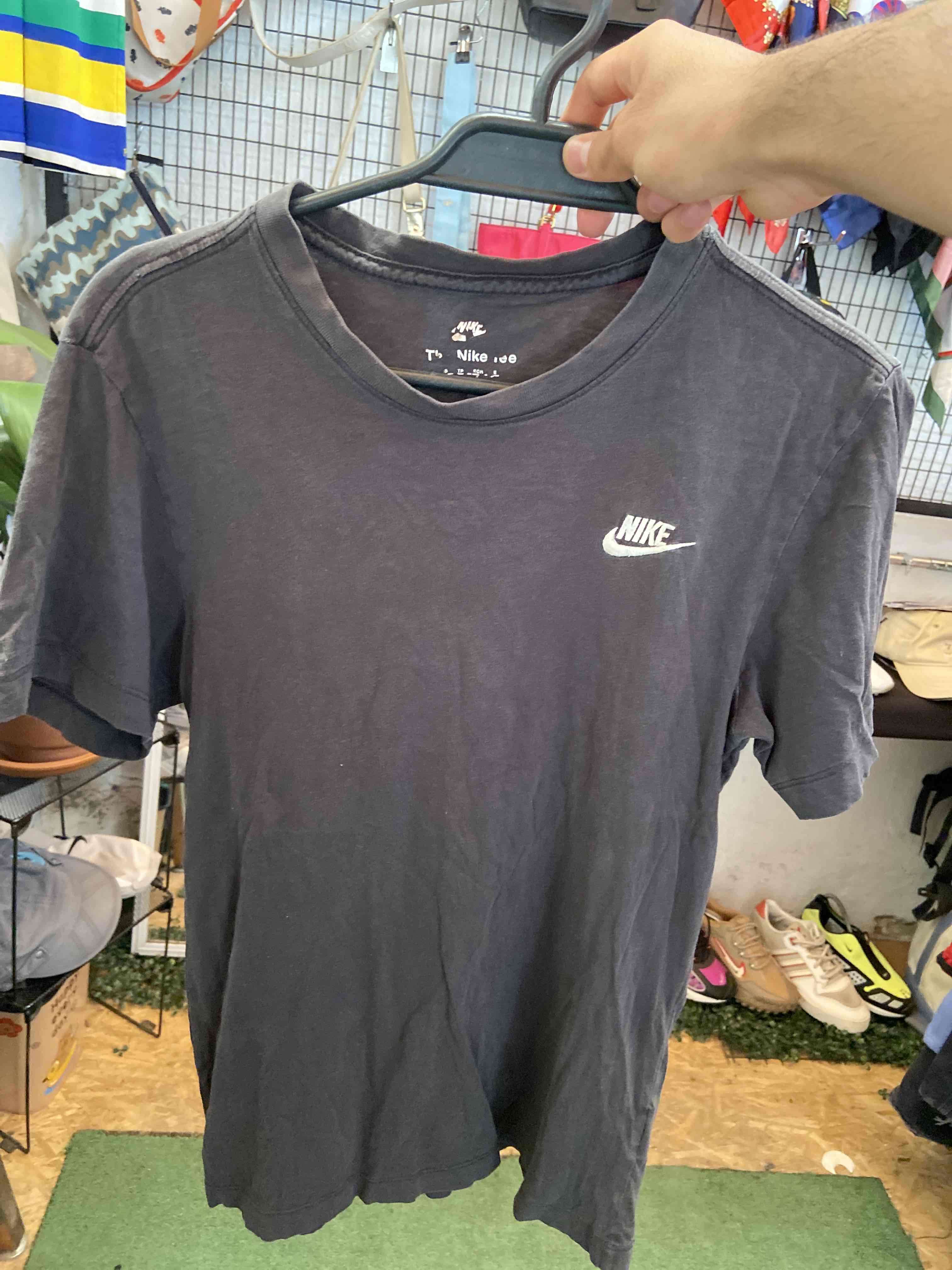 Polera negra Nike