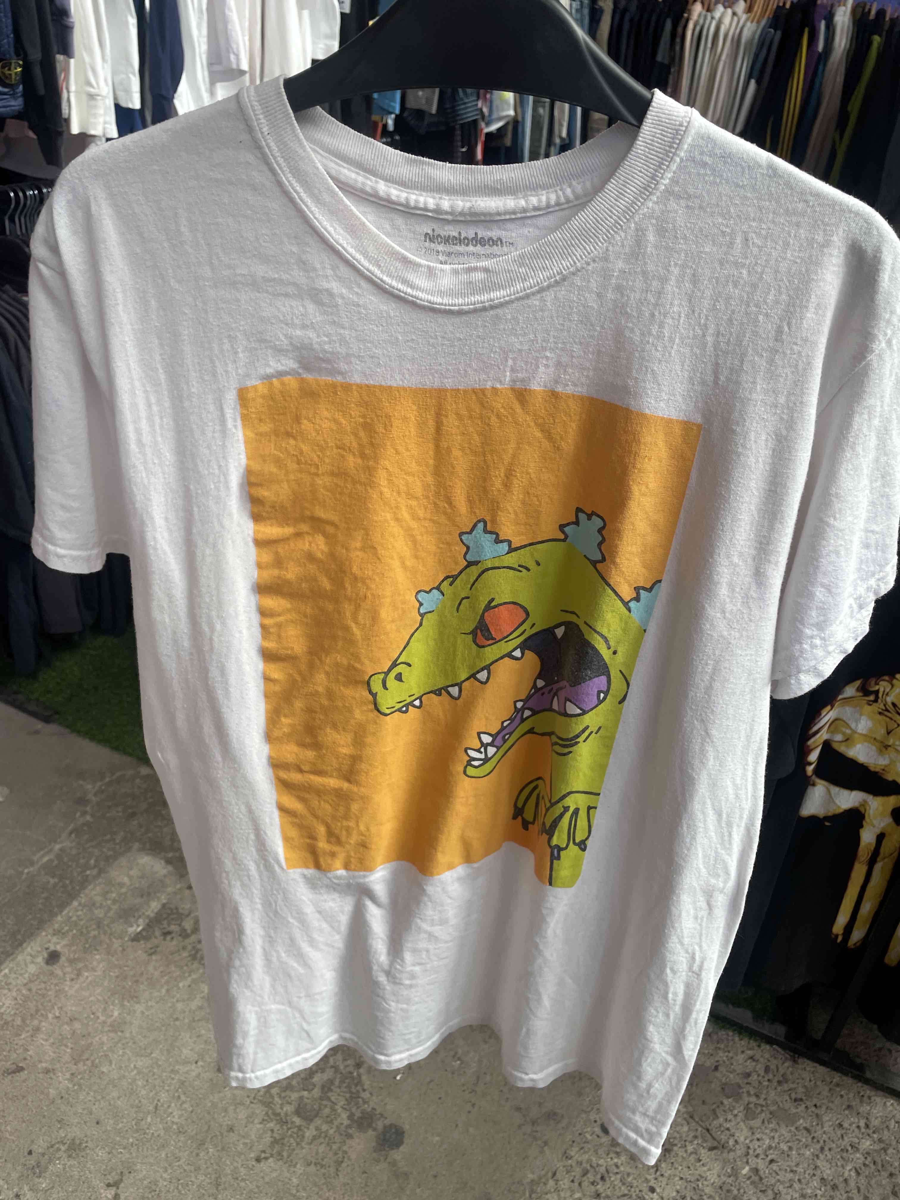 Polera blanca con estampado de dinosaurio
