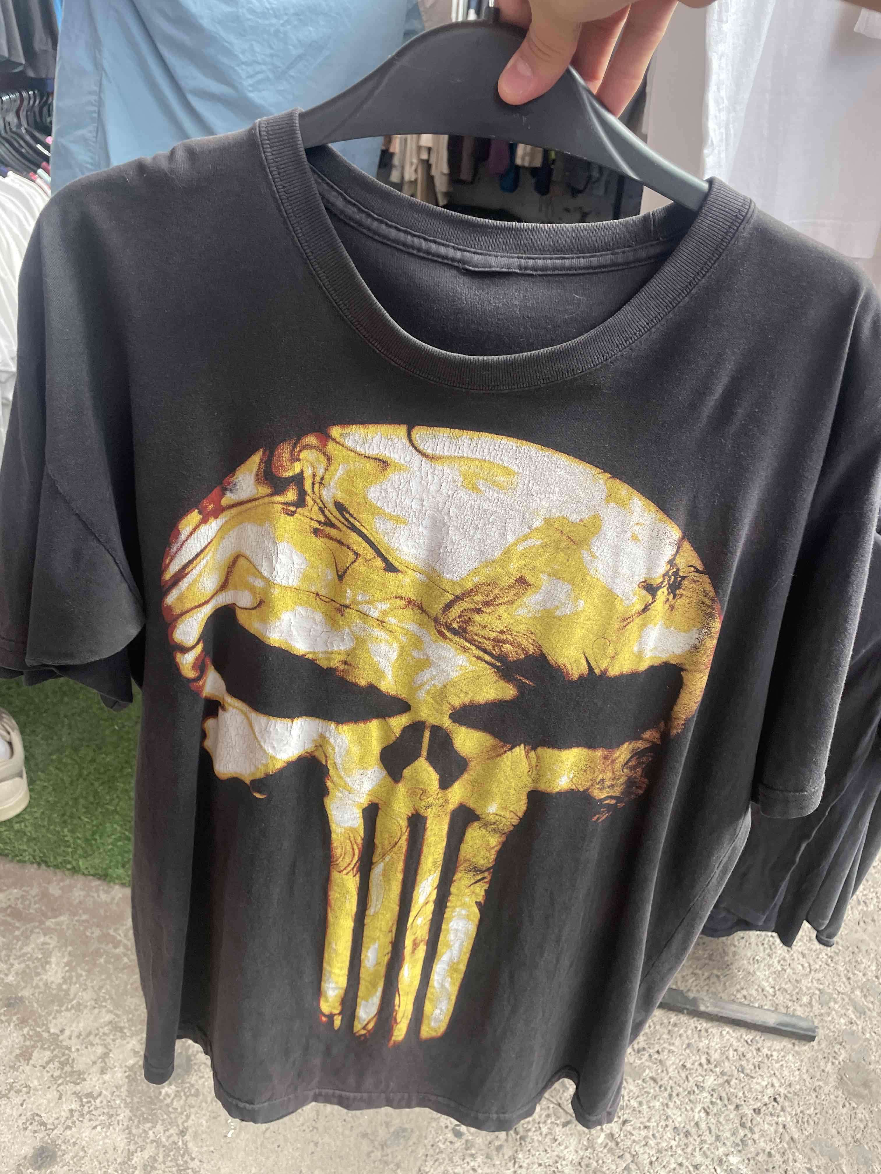 Polera negra con estampado