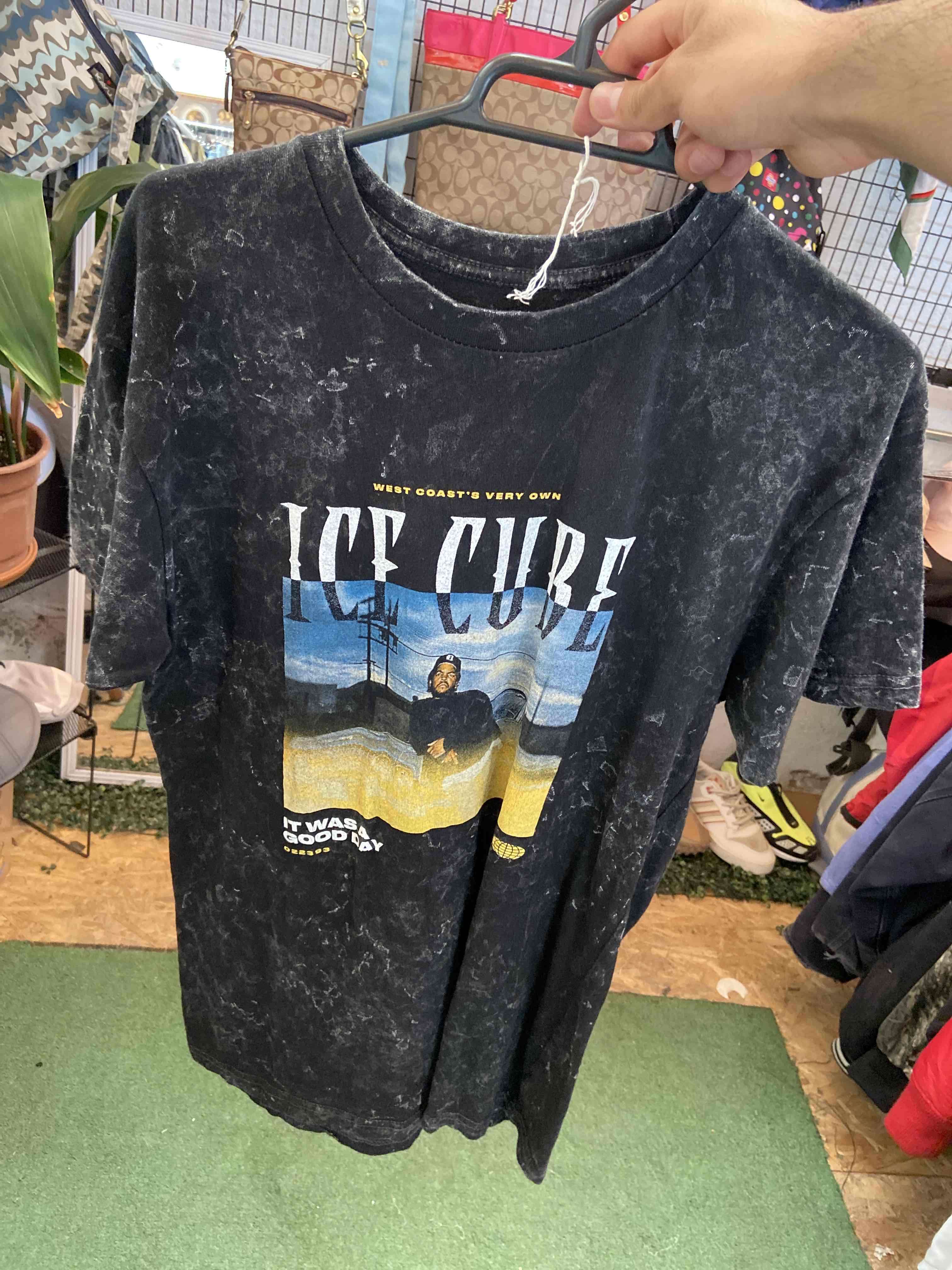 Polera negra estampada Ice Cube talla M