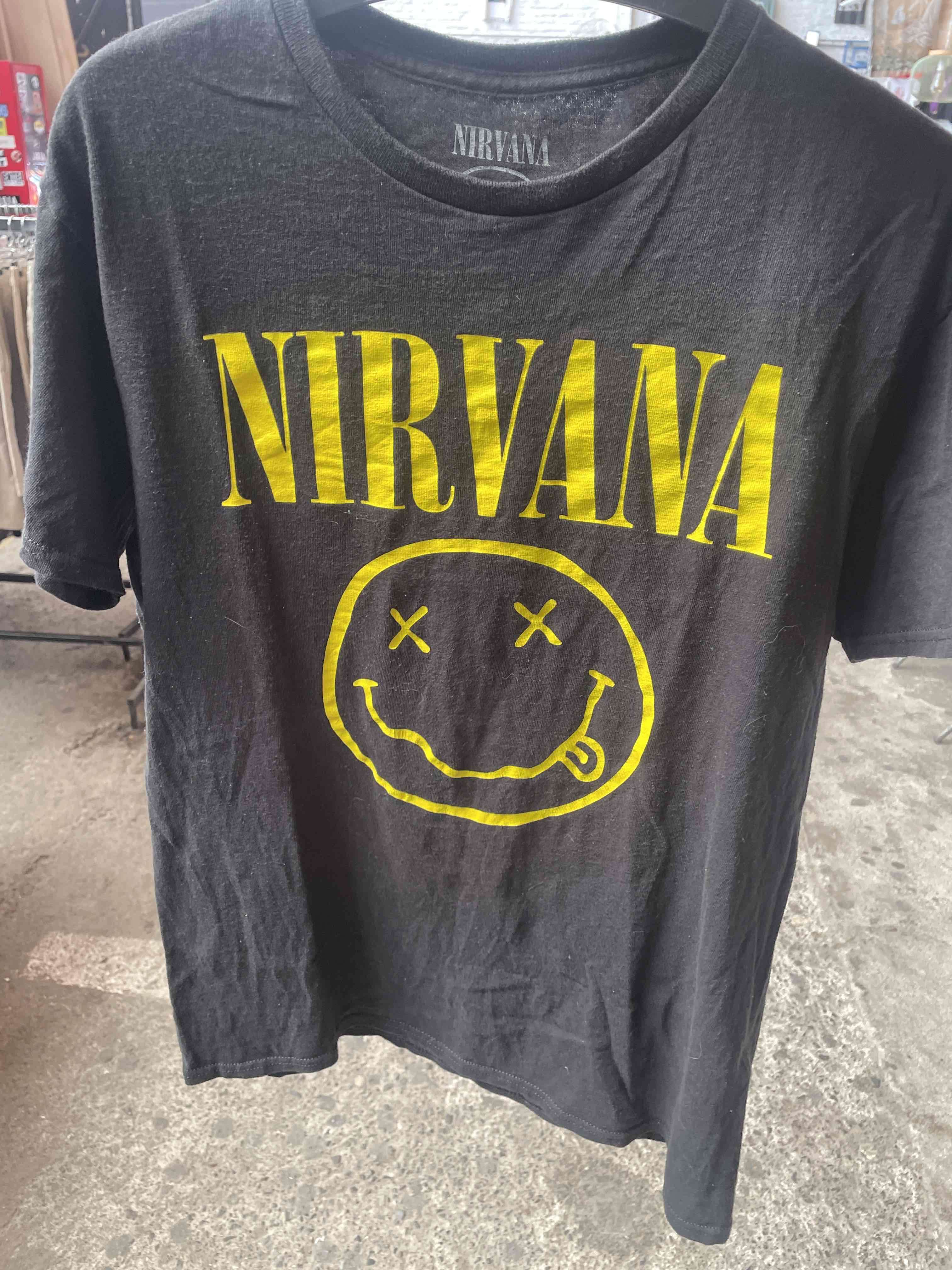 Polera negra Nirvana gráfica