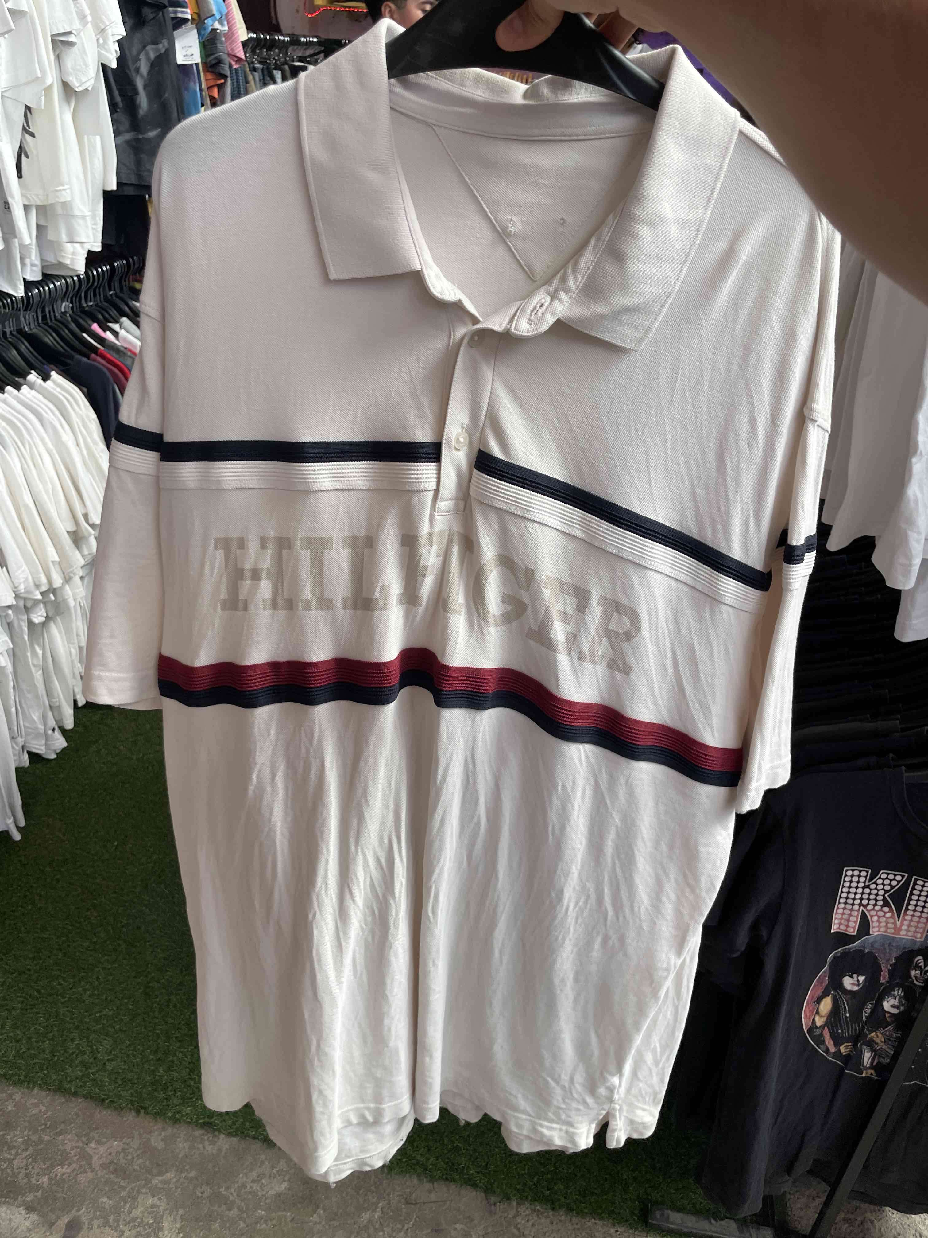 Polera polo blanca con logo