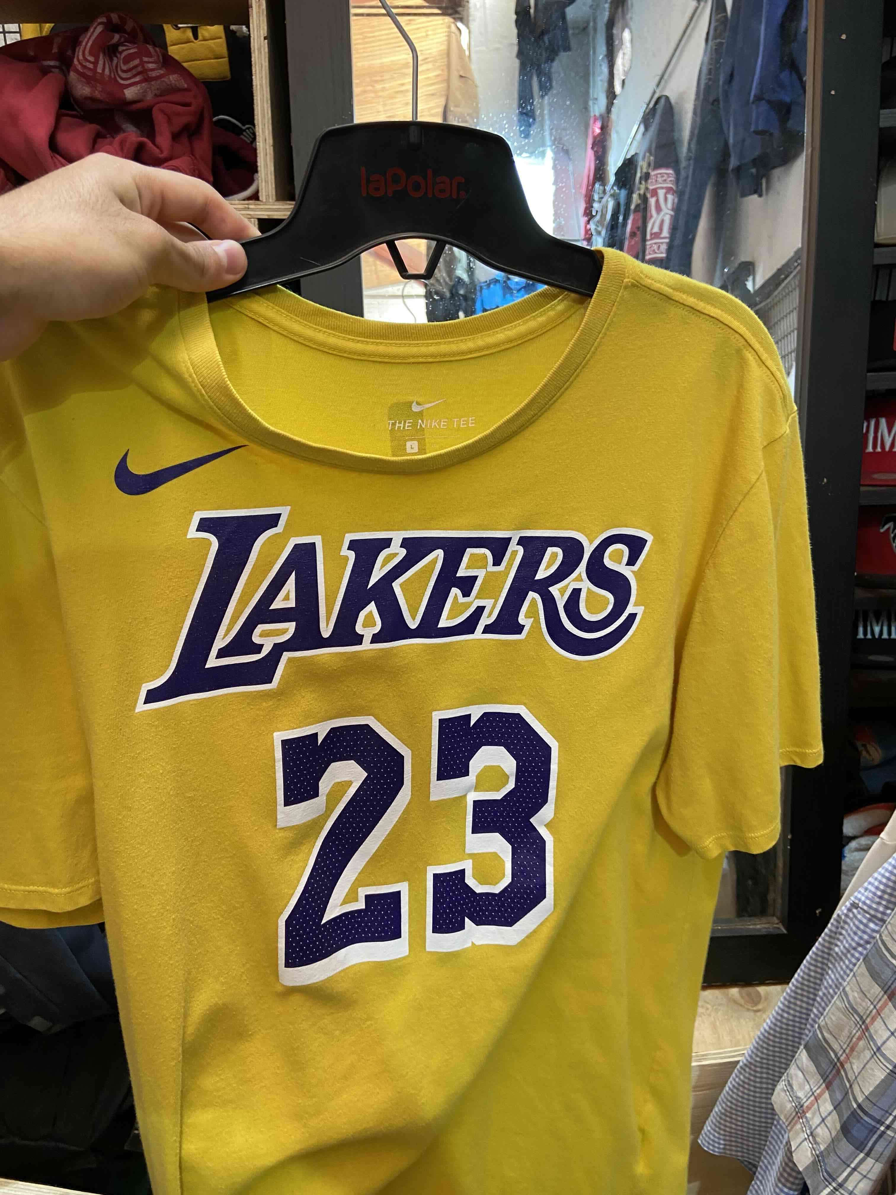 Polera amarilla Lakers 23 talla L