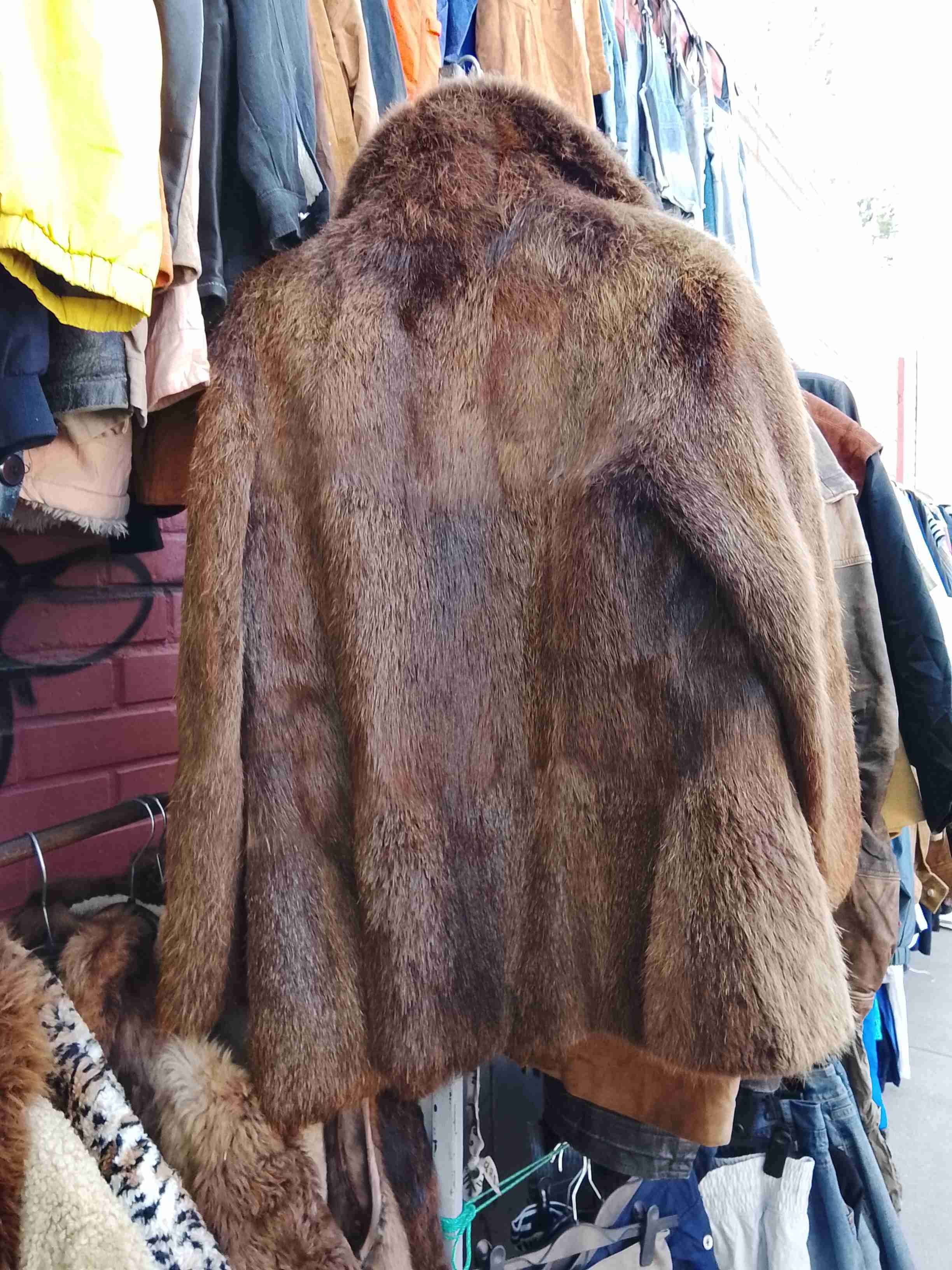 Abrigo de piel café vintage - miniatura 2