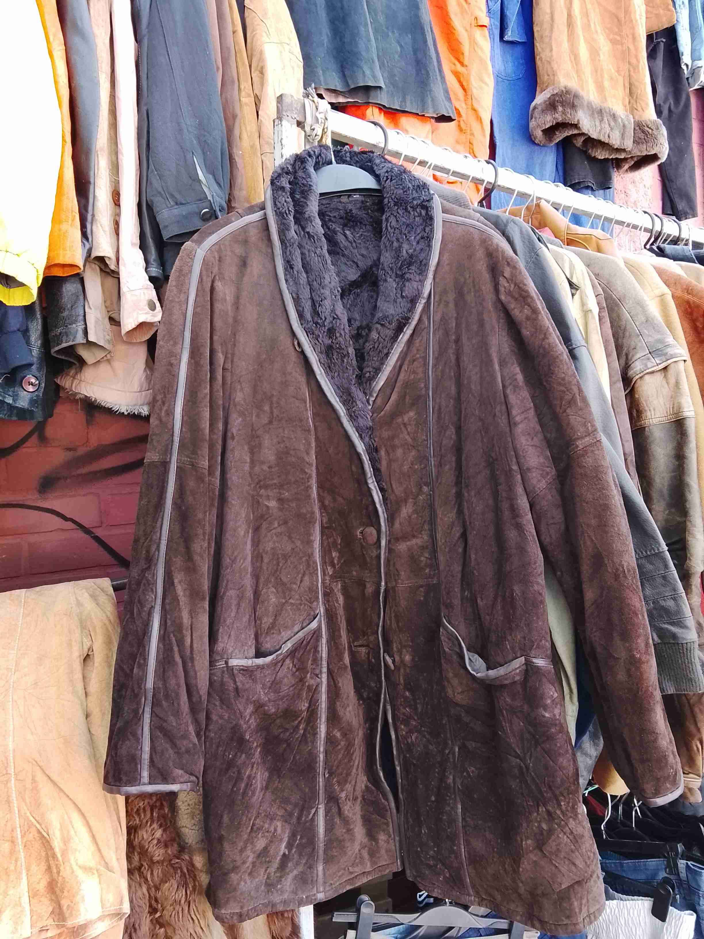 Abrigo de gamuza marrón