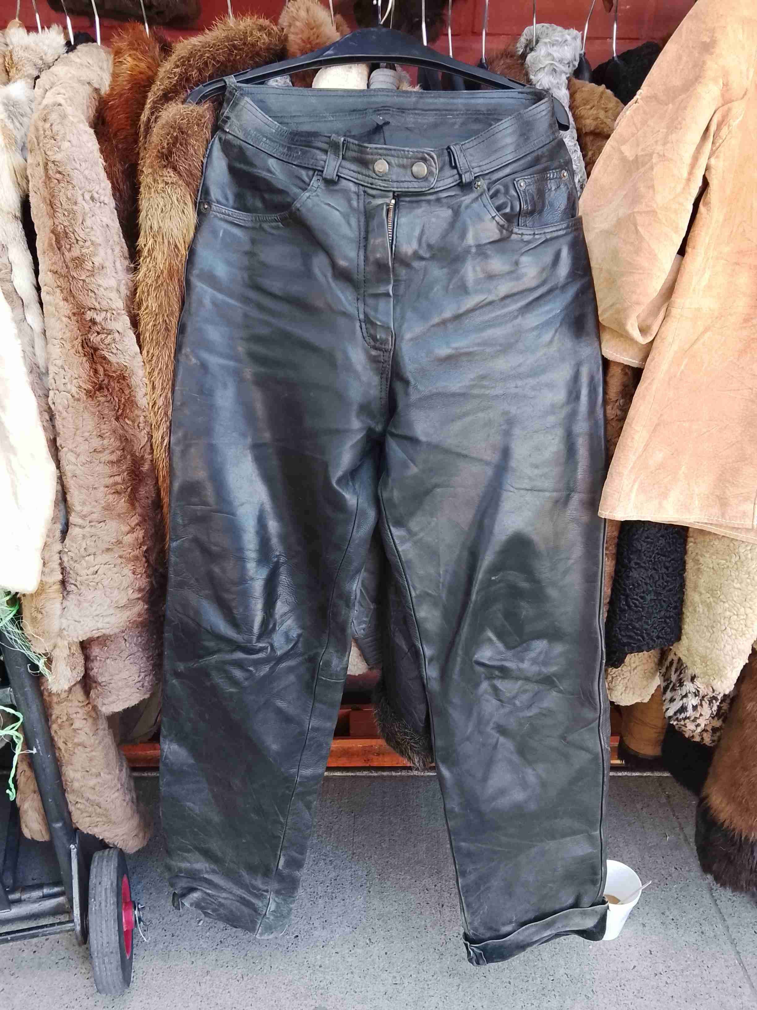 Pantalones de cuero negro 42