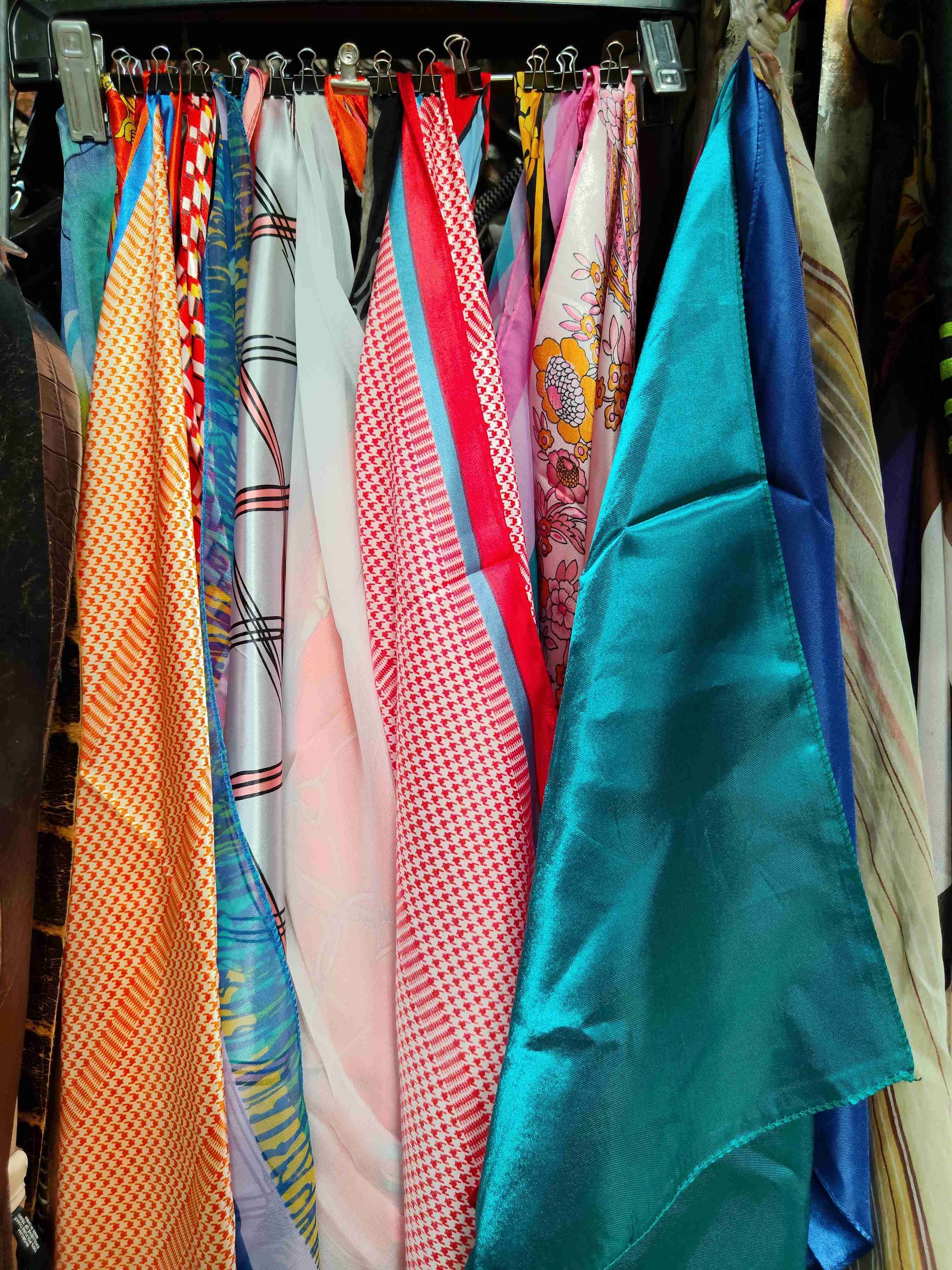 Pañuelos de seda estampados