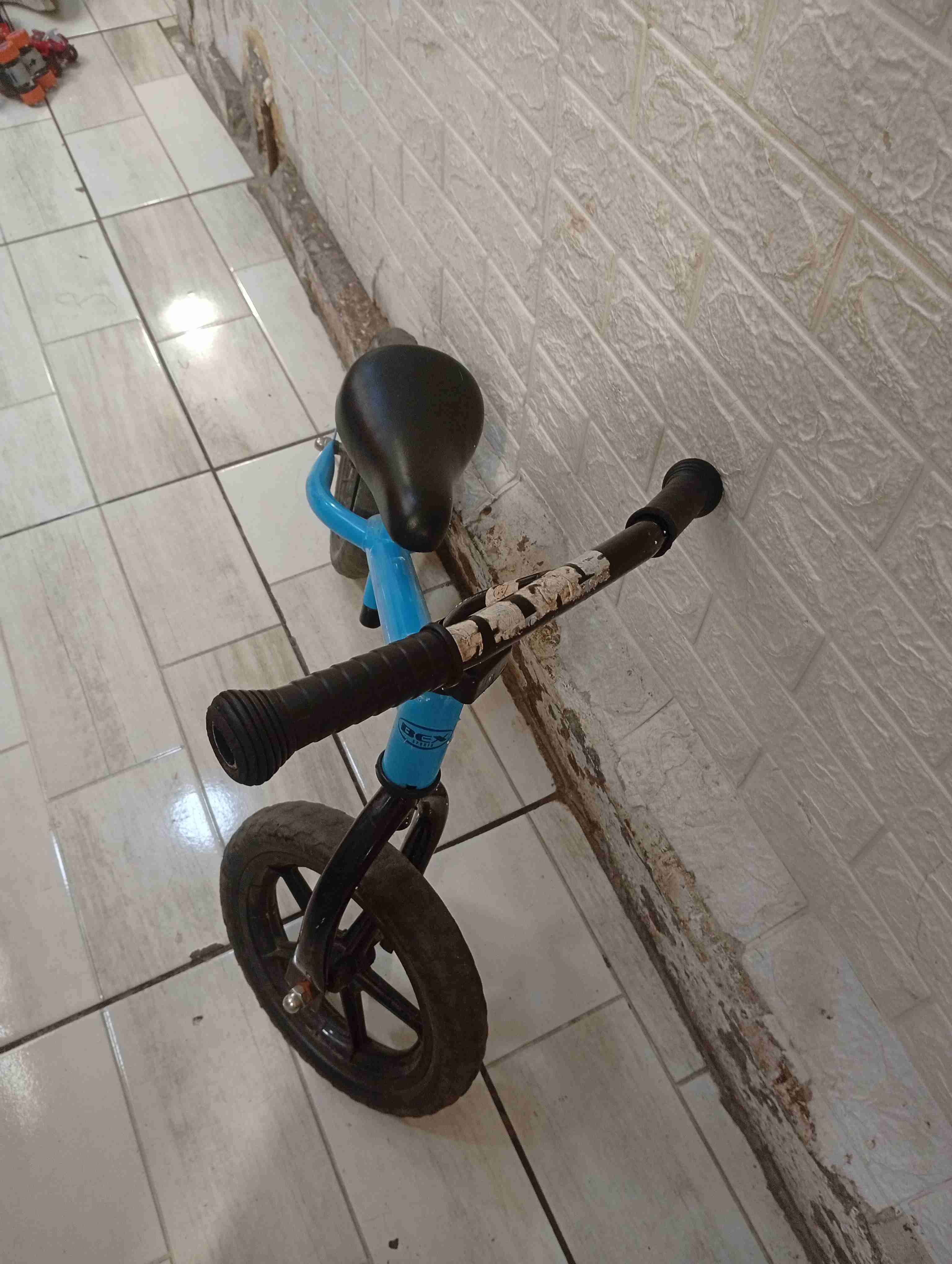 Bicicleta de equilibrio infantil azul - miniatura 2