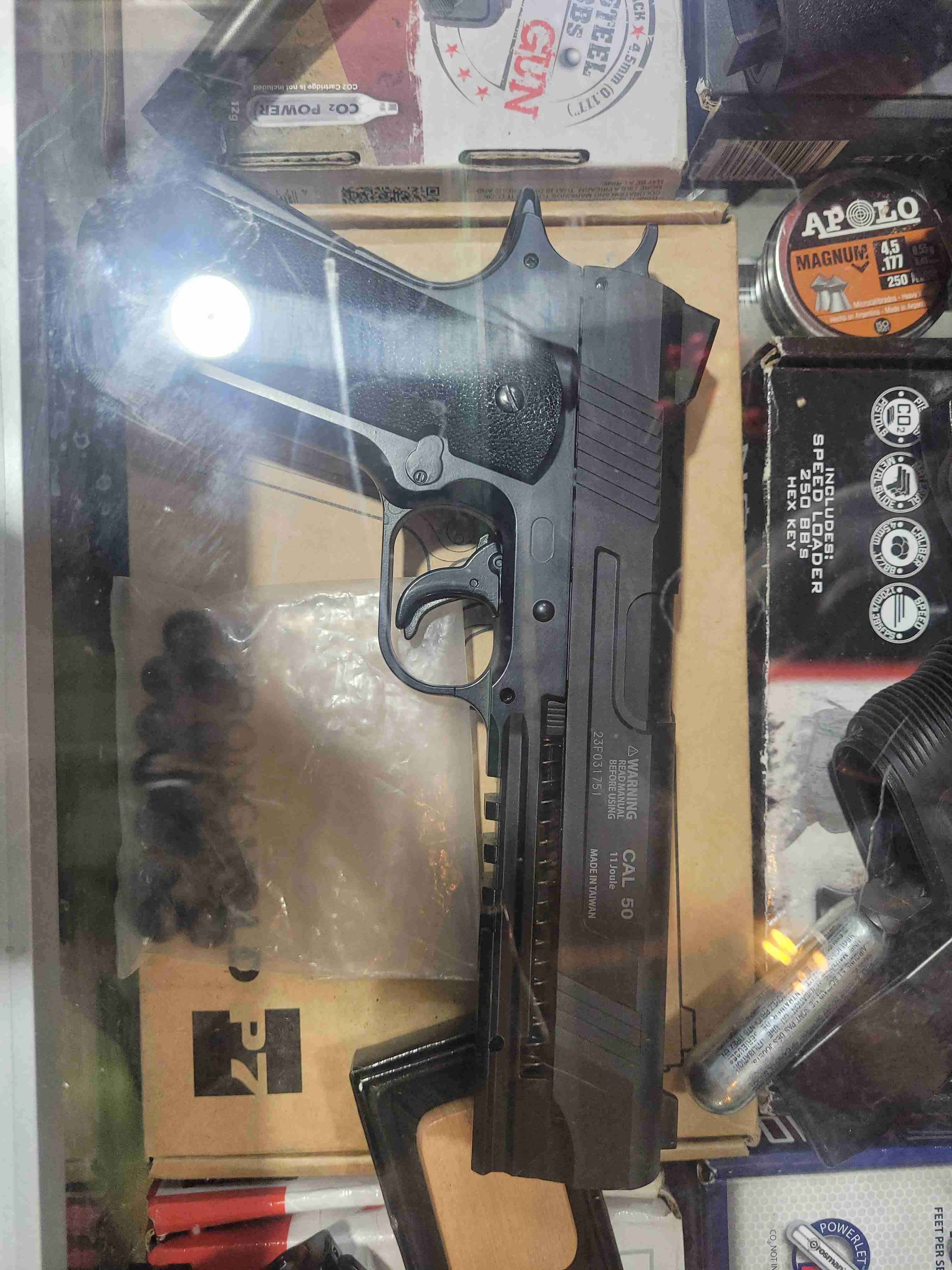 Pistola traumatica de aire comprimido cal .50