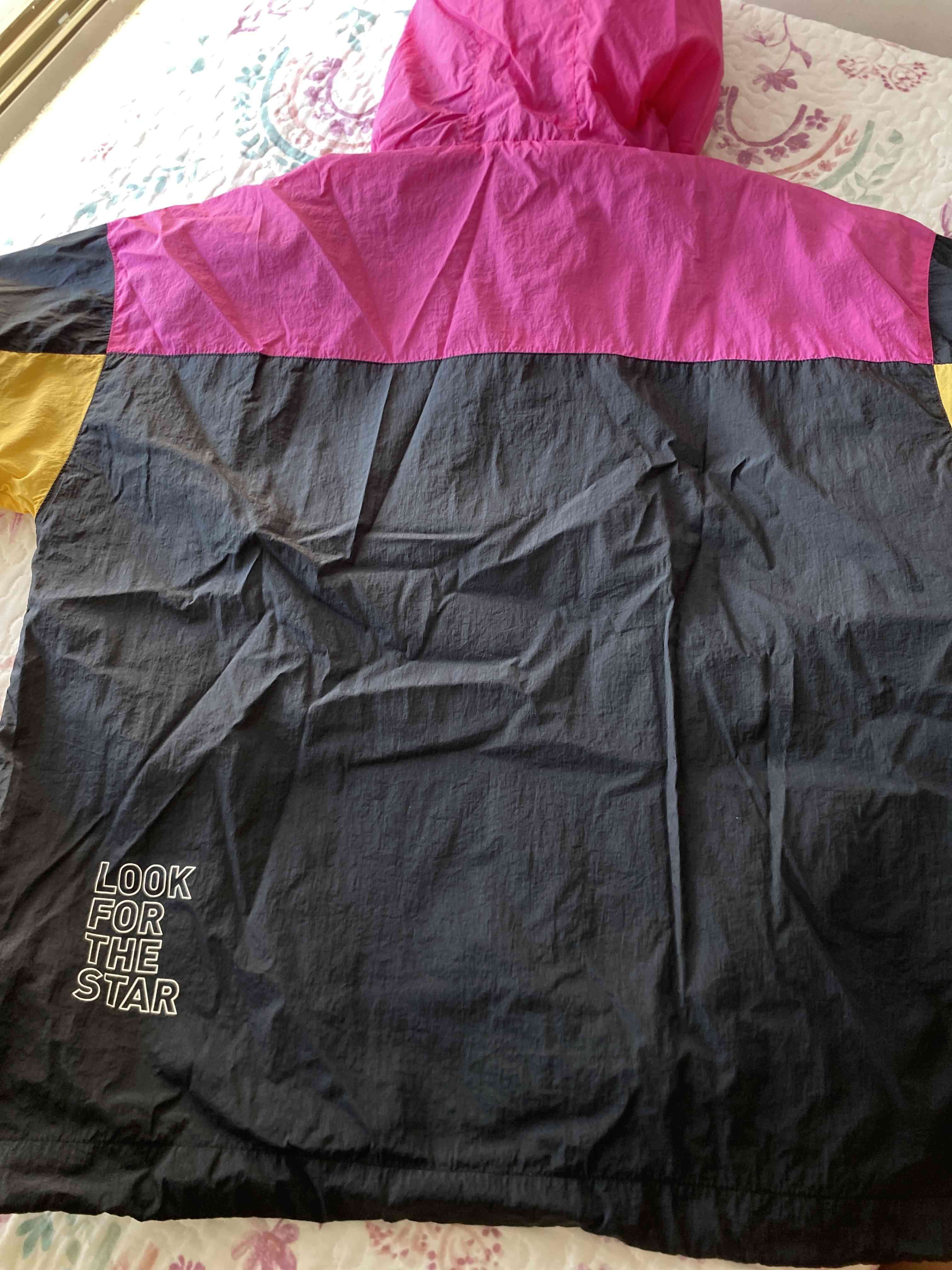 cortaviento con capucha - miniatura 2