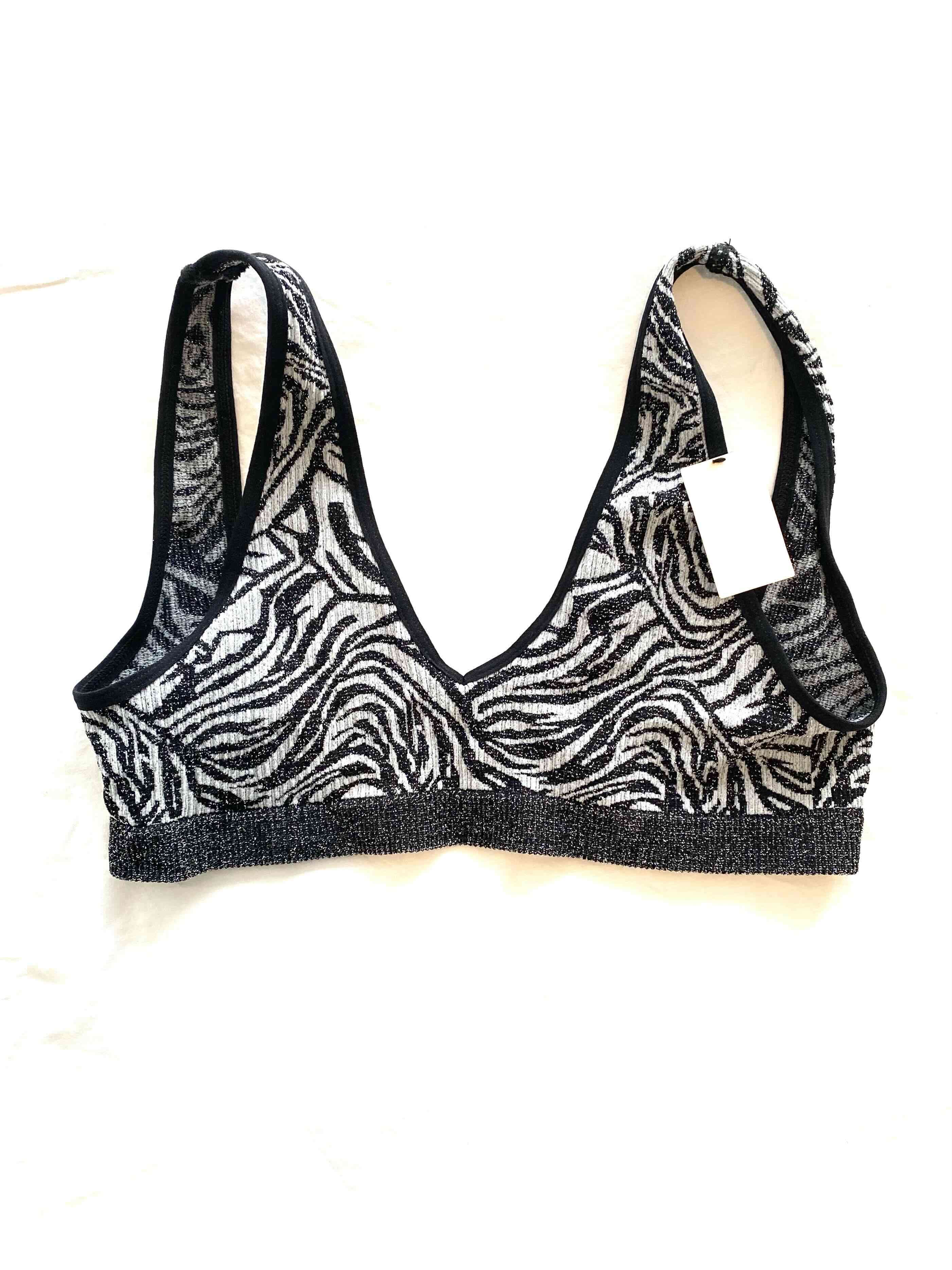 Top  estampado cebra detalles brillantes