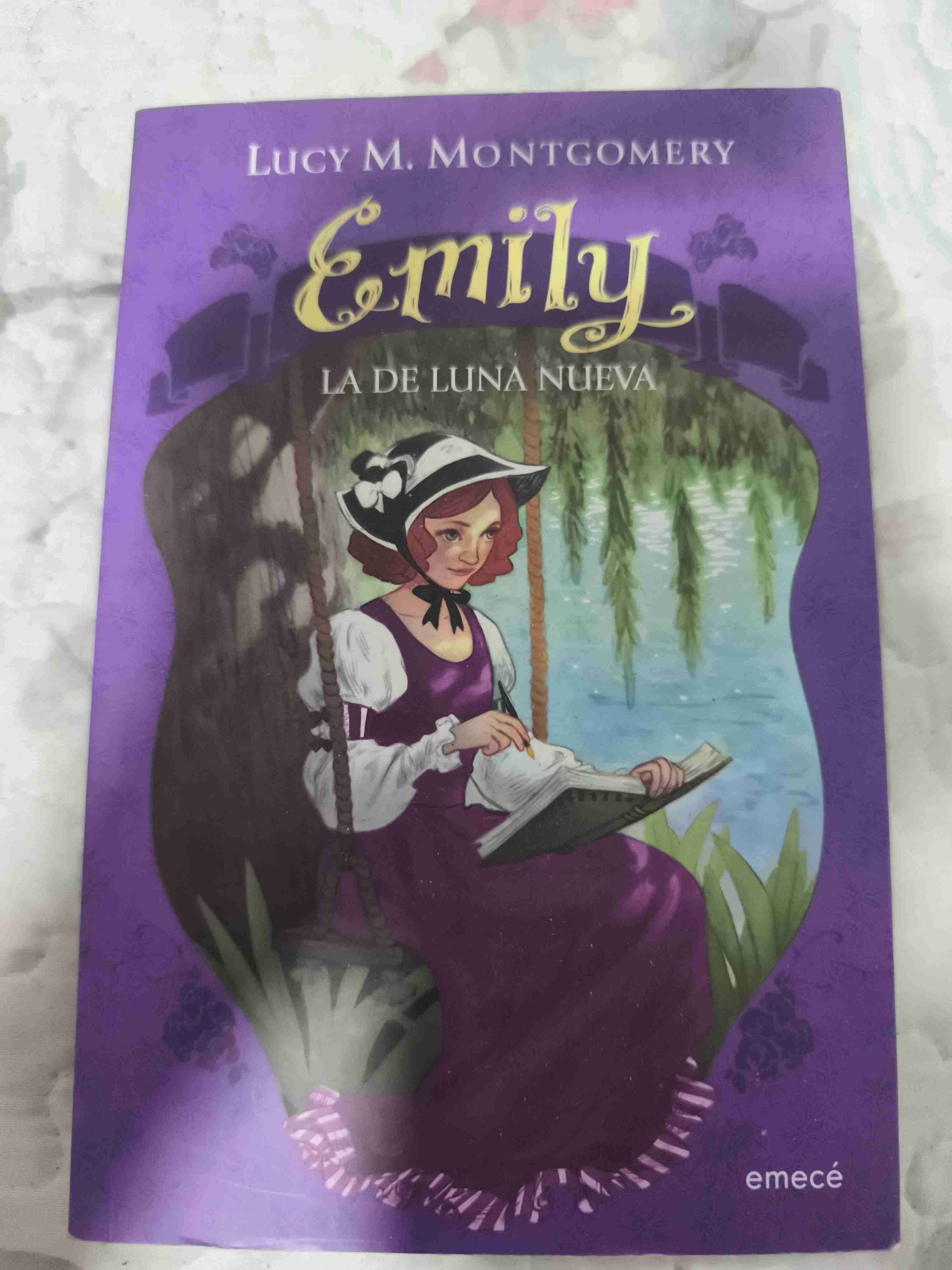 Libro 'Emily la de Luna Nueva'