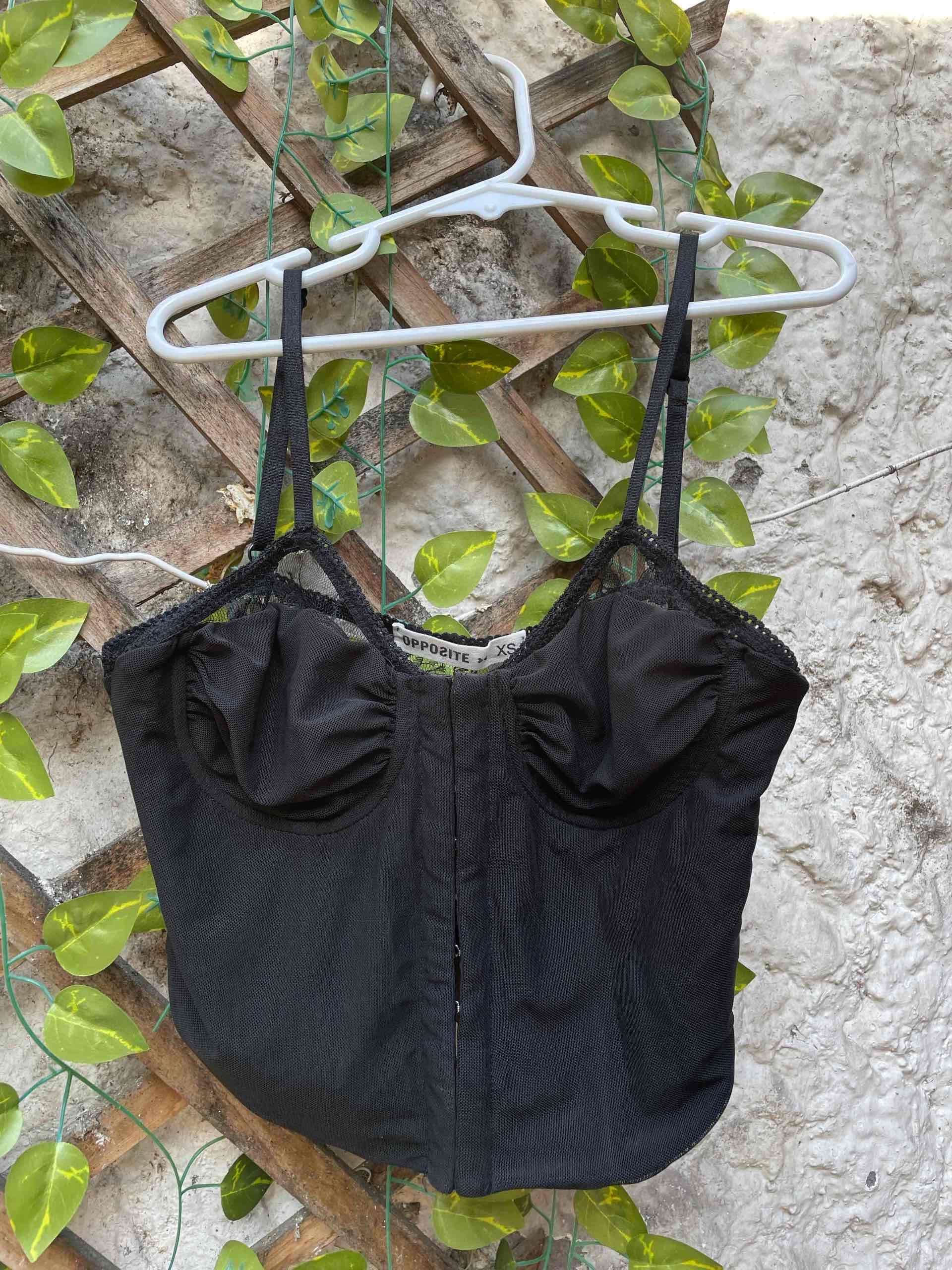 Top corset negro con encaje